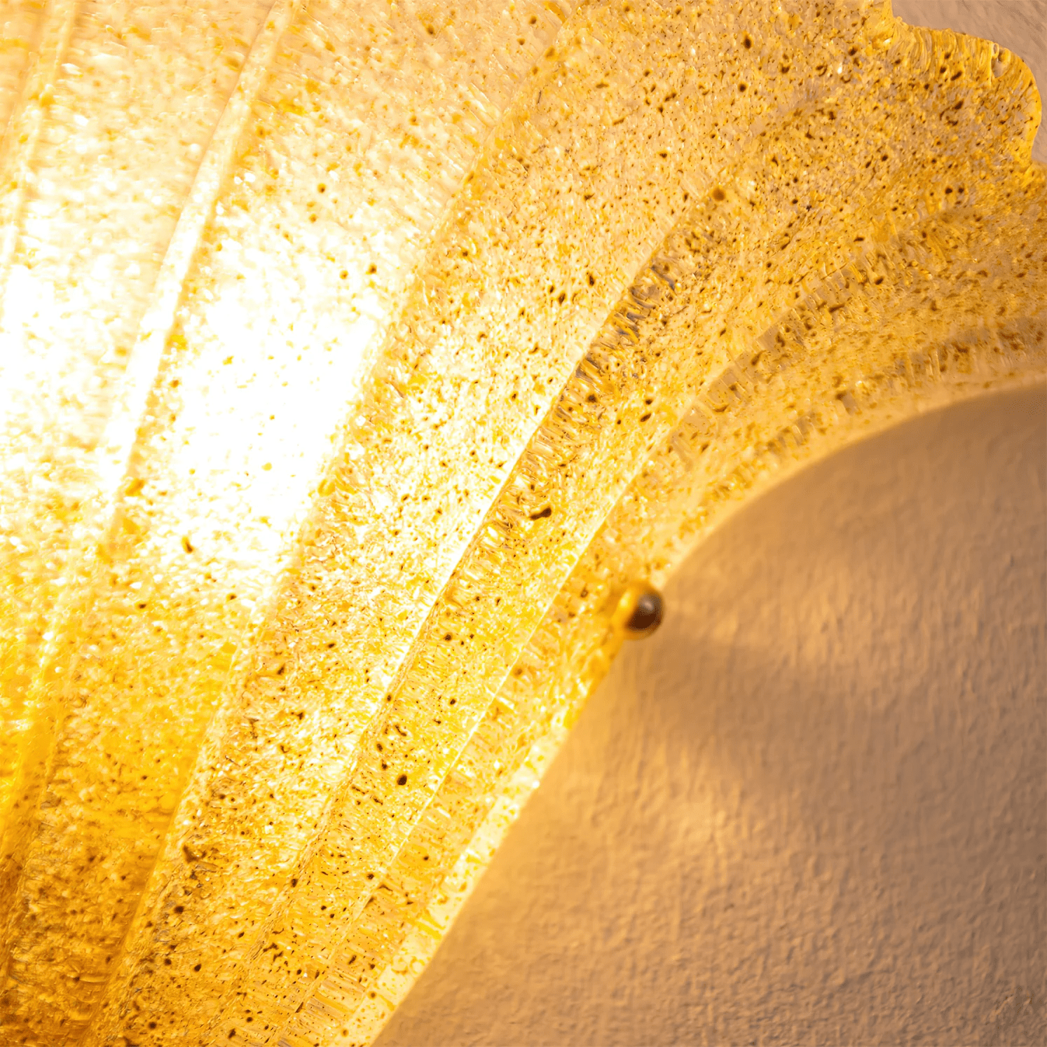 Celoeria Wall Lamp Scallop Edge Textured Glass Elegant