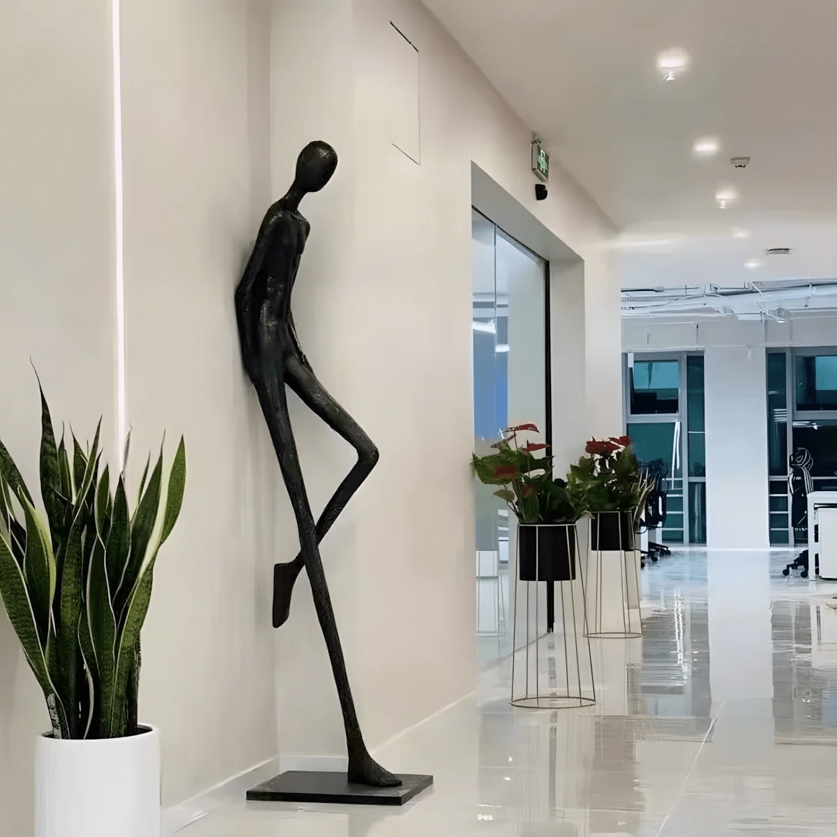 Brenor Sculpture Floor Ornament