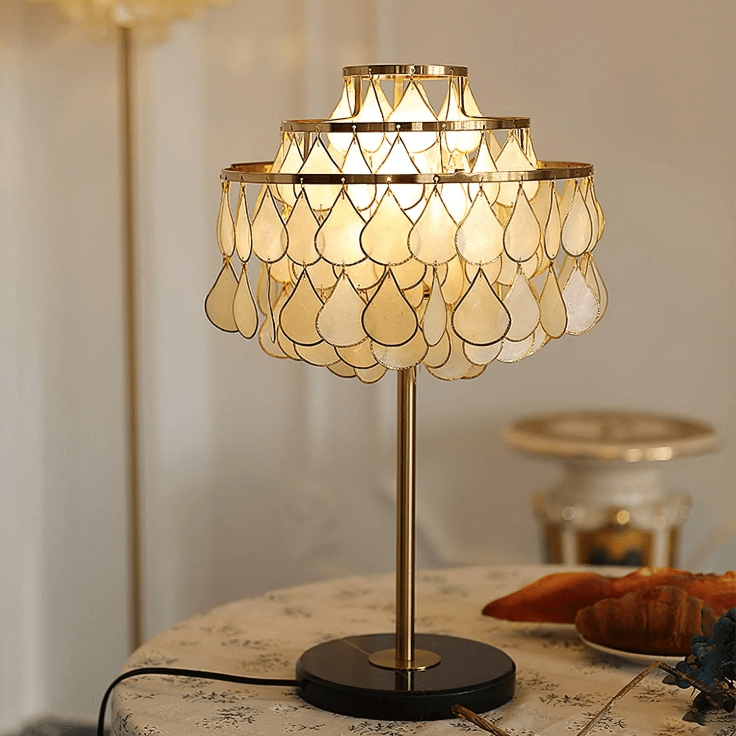 Jacob Luxury Teardrops Shell Table Lamp