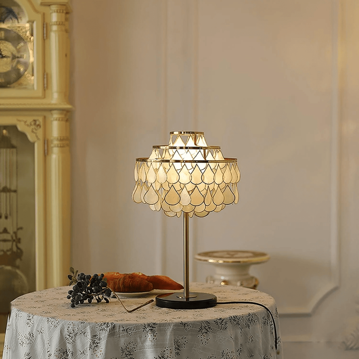 Jacob Luxury Teardrops Shell Table Lamp