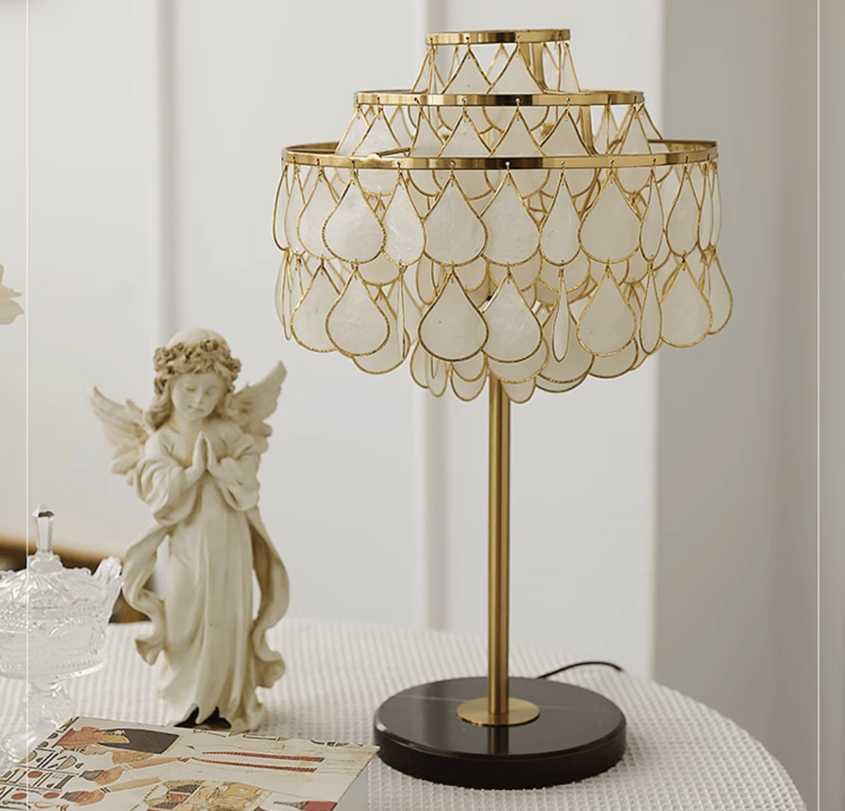 Jacob Luxury Teardrops Shell Table Lamp