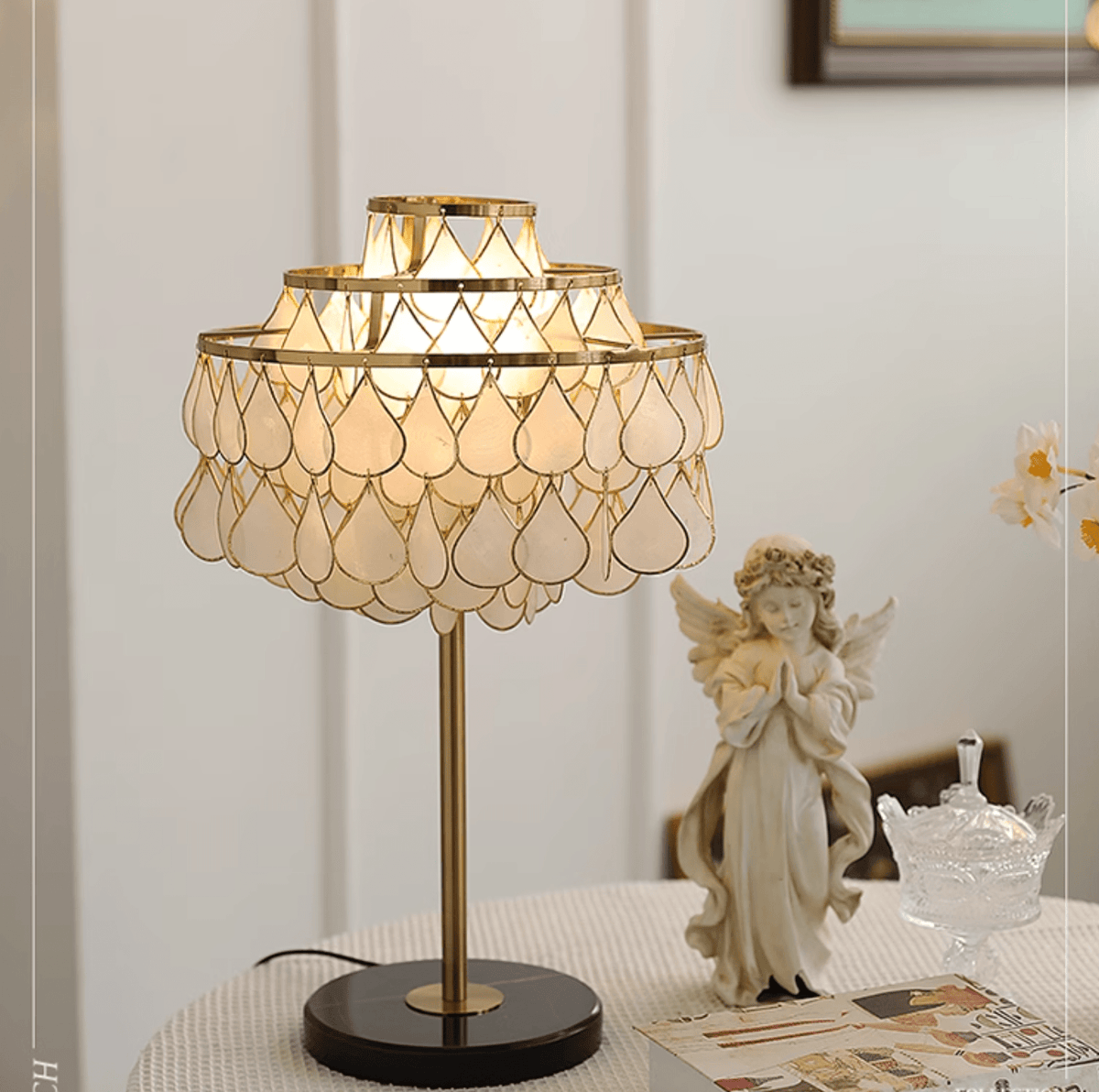 Jacob Luxury Teardrops Shell Table Lamp