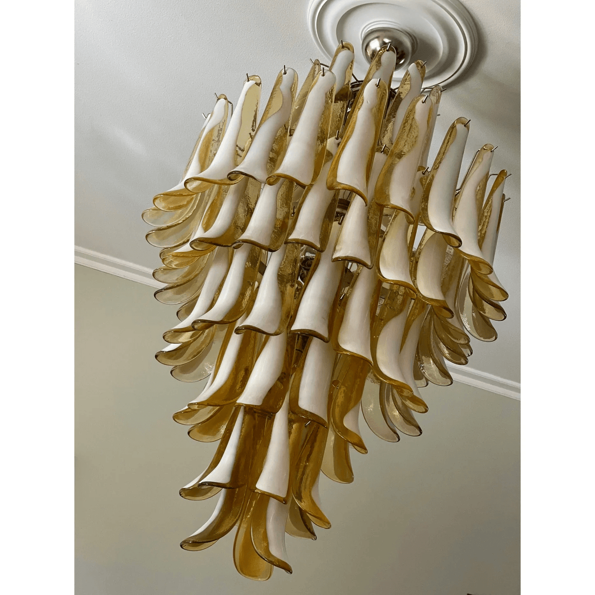 Tessa Glass Petals Pendant Lamp