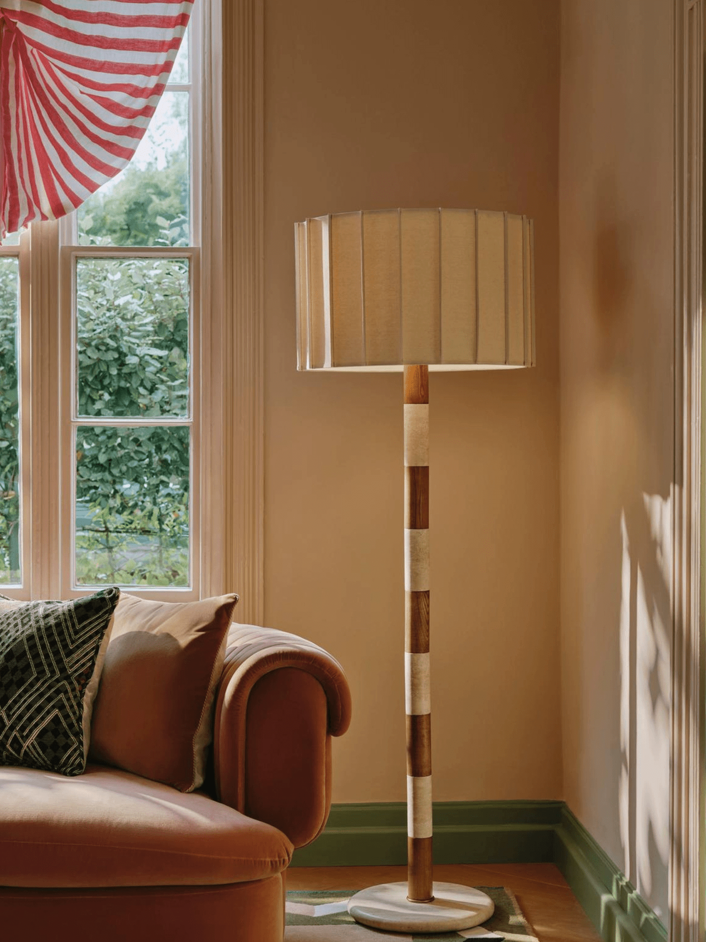 Vrys Travertine Striped Floor Lamp