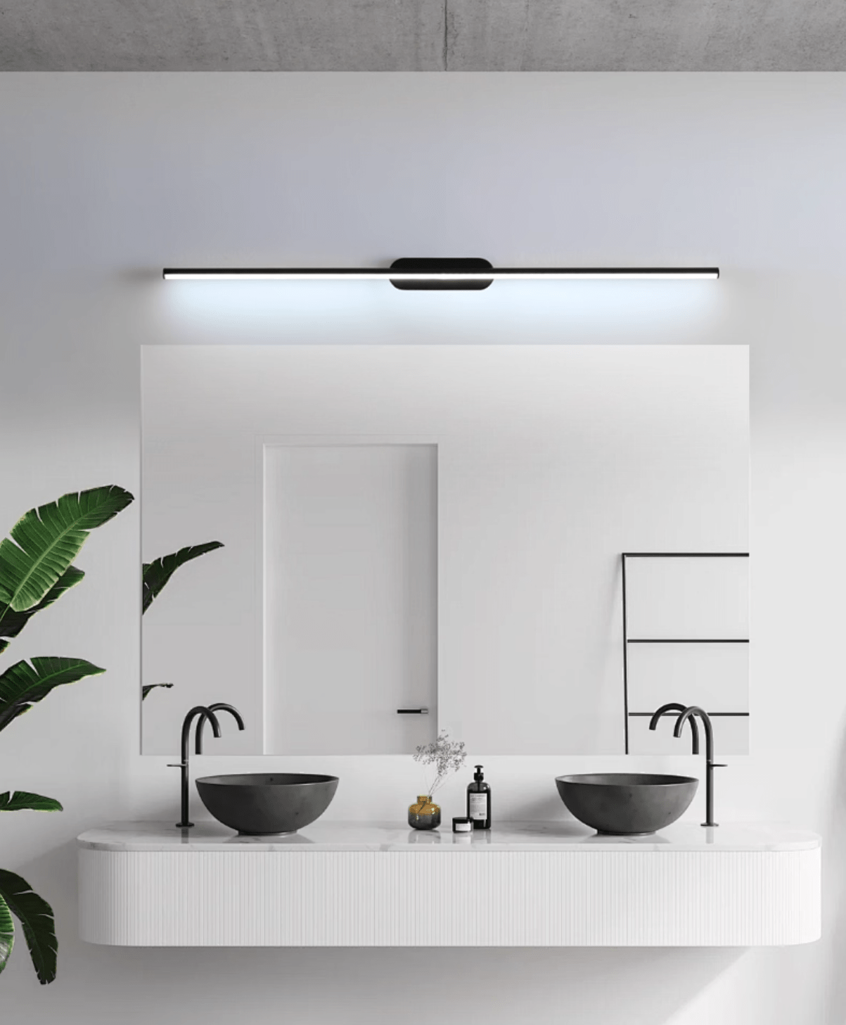 Qirma Black Slim Linear Minimalist Wall Lamp