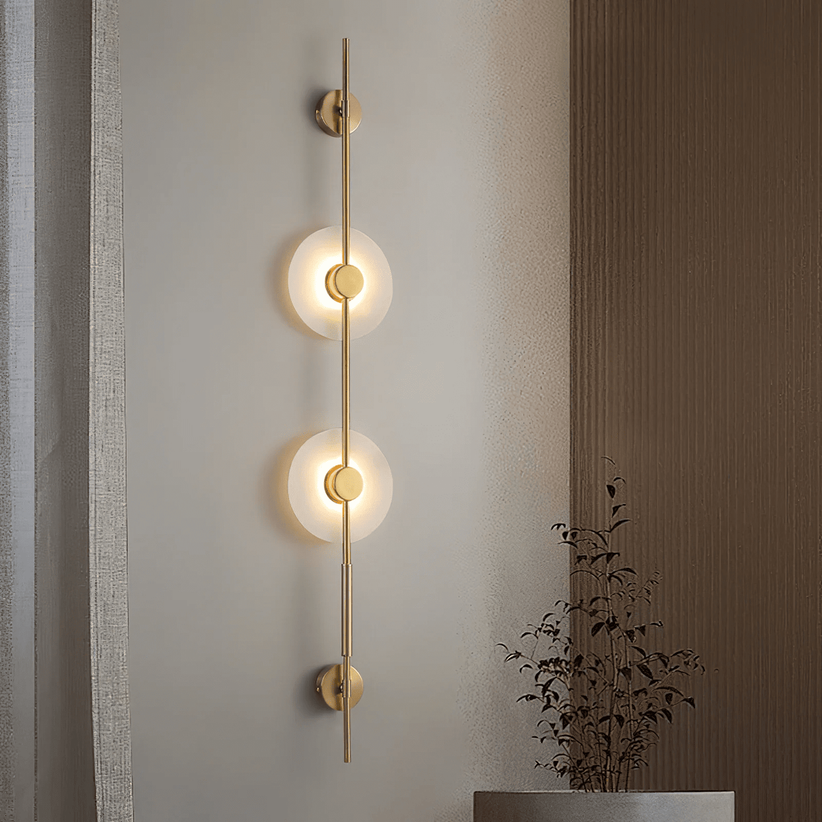 Neron Alabaster Vertical Wall Sconce