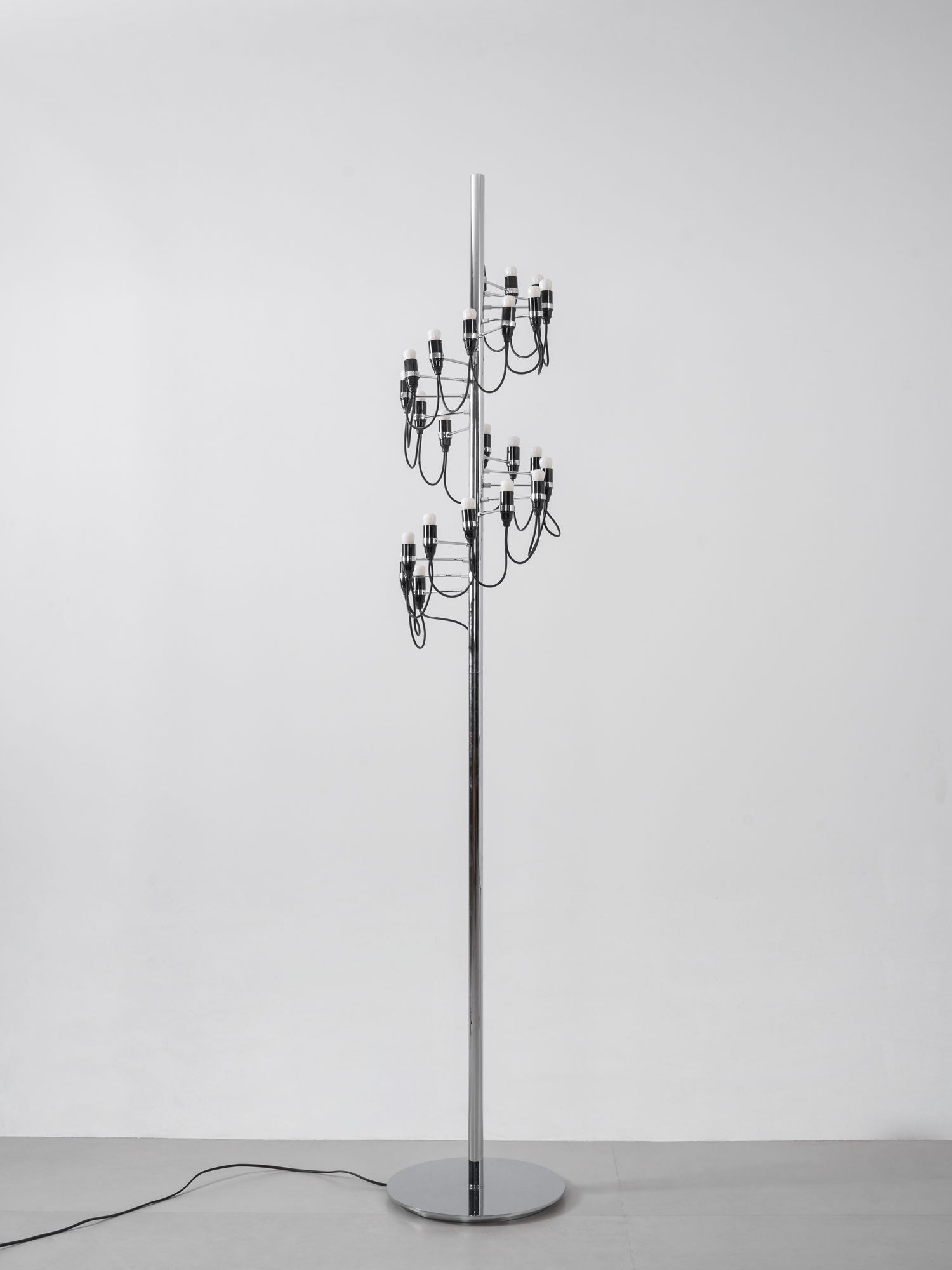 Olliryra Sculptural Steel Floor Lamp