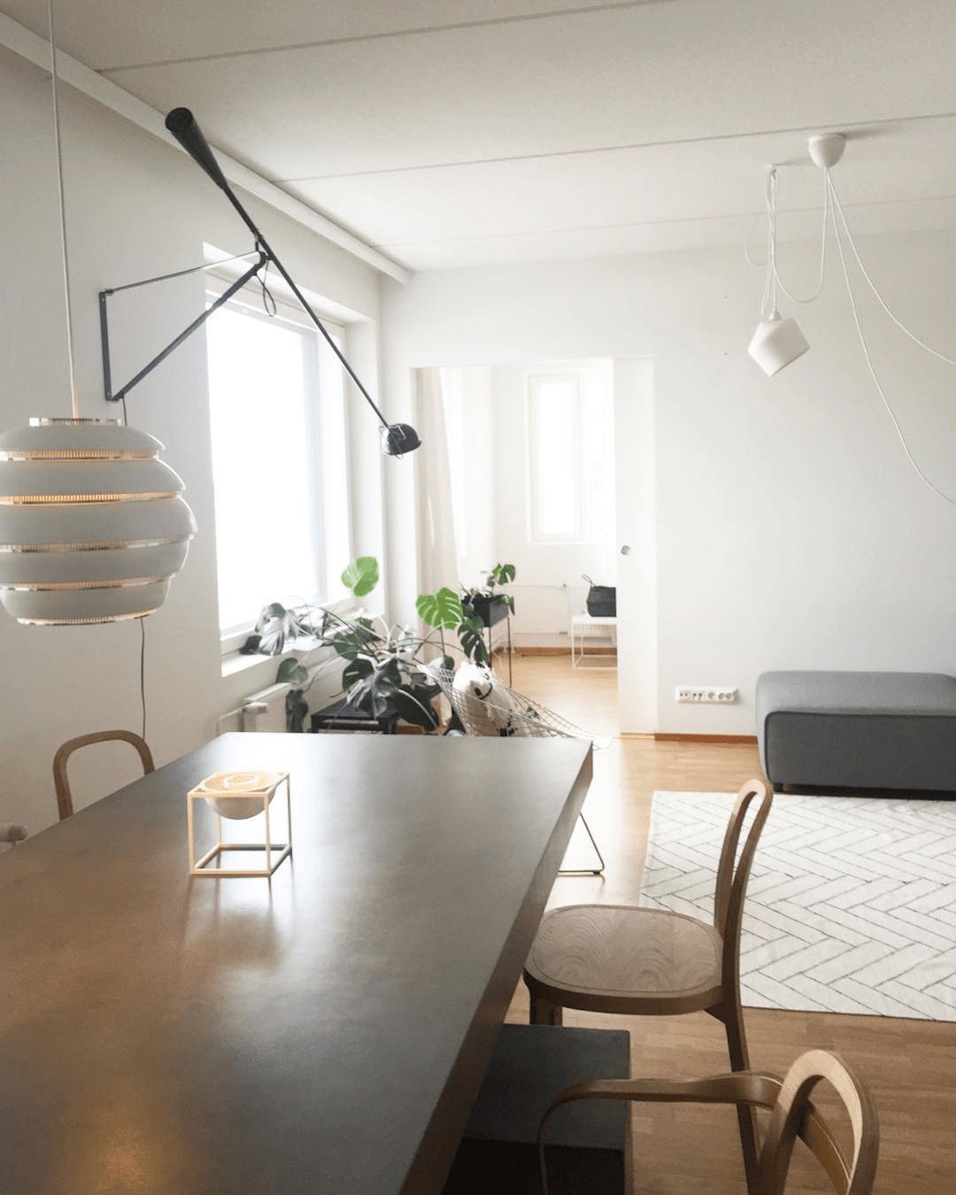 Cid Modern Minimalist Long Arm Wall Lamp