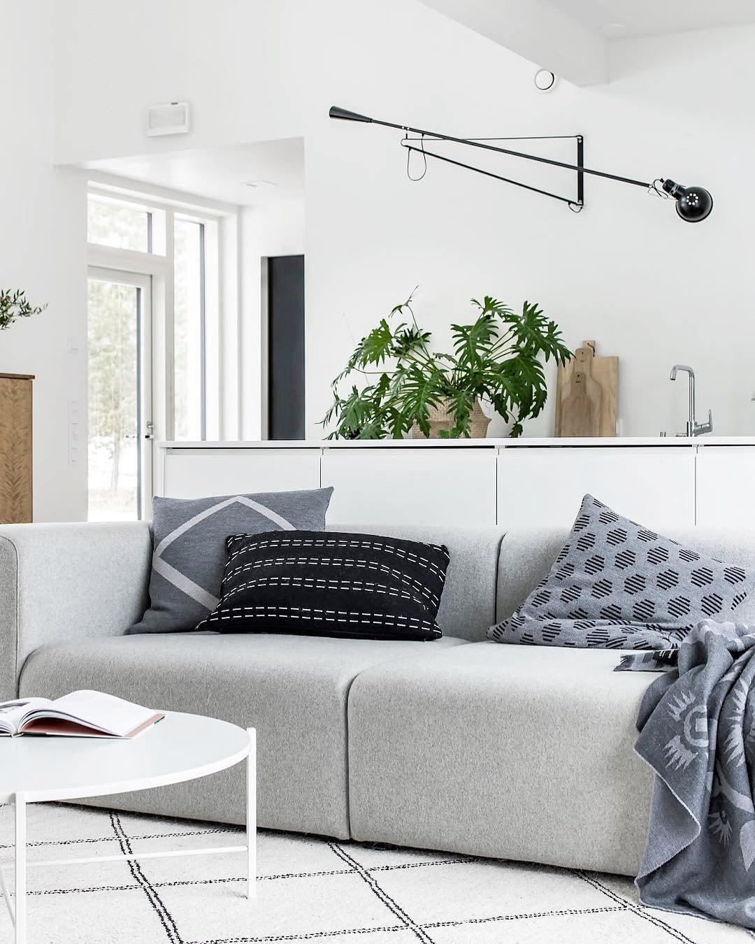 Cid Modern Minimalist Long Arm Wall Lamp