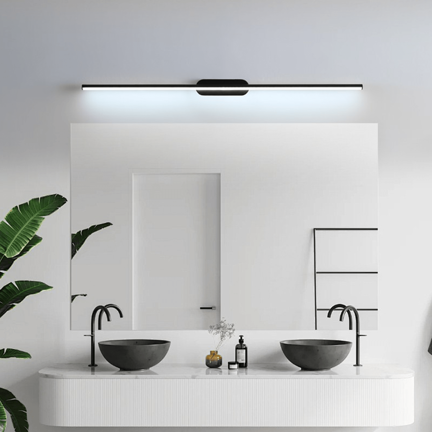 Qirma Black Slim Linear Minimalist Wall Lamp
