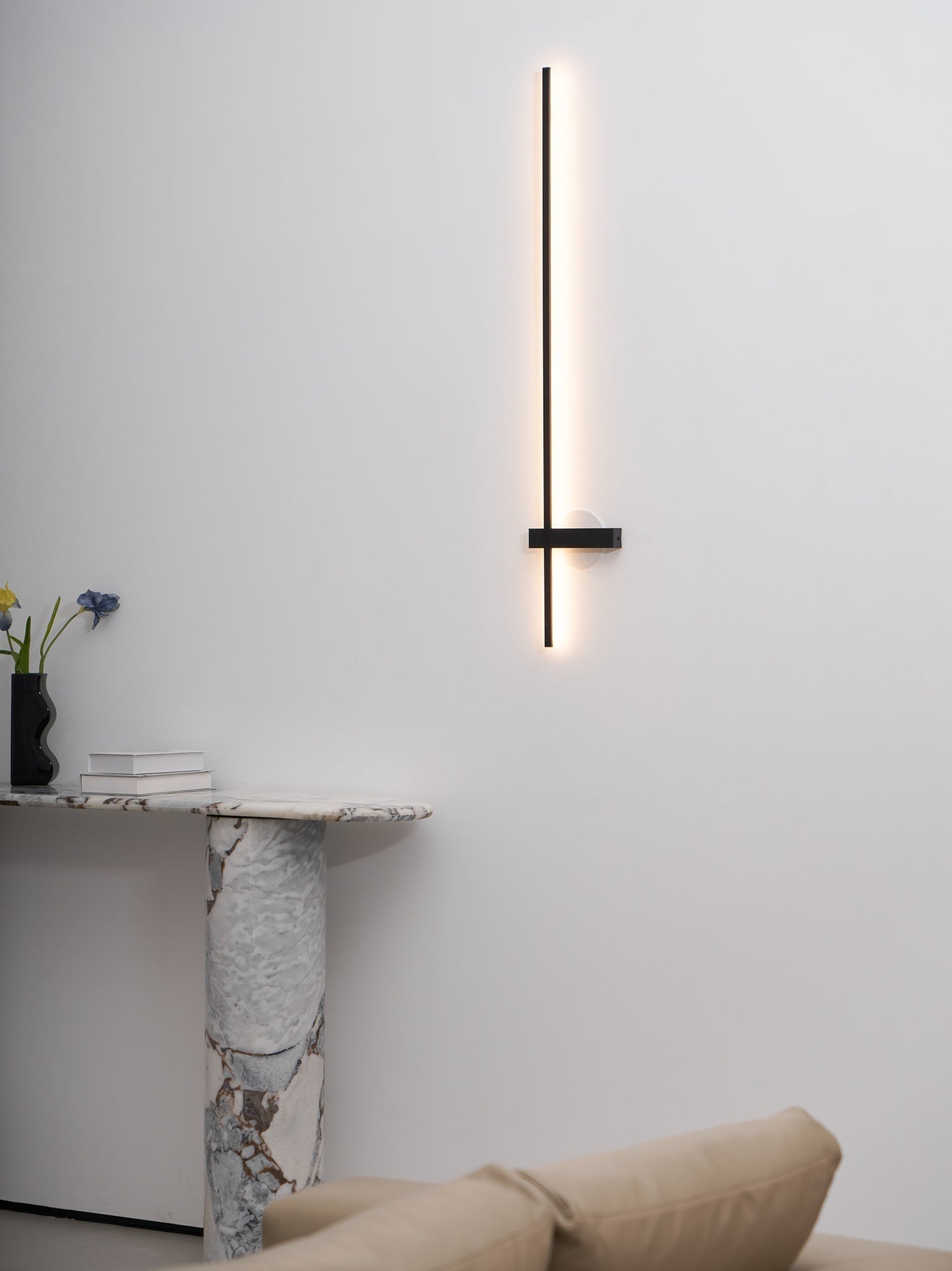 Mesv Linear Rechargeable Black Wall Lamp