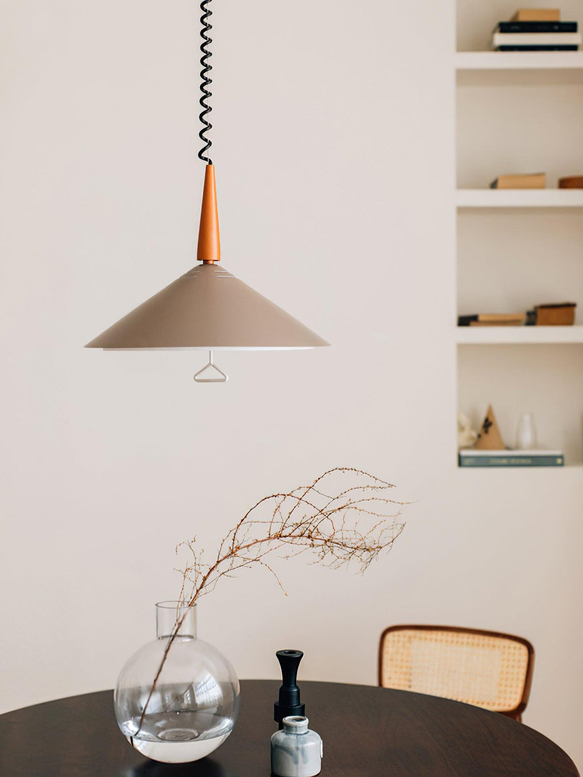Jolvin Modern Minimalist Retro Pendant Lamp