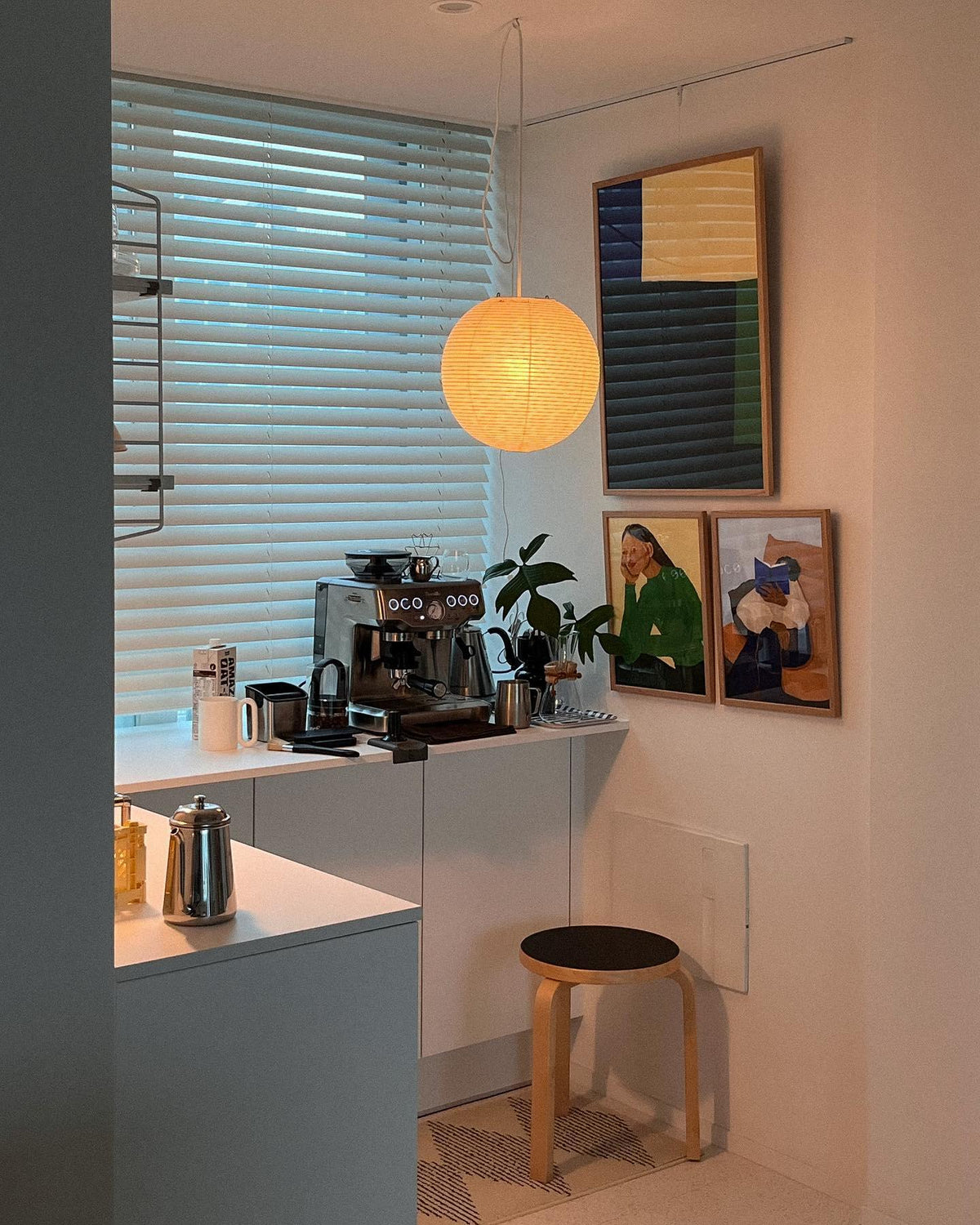 Beauwell Paper Globe White Plug Wire Pendant Light
