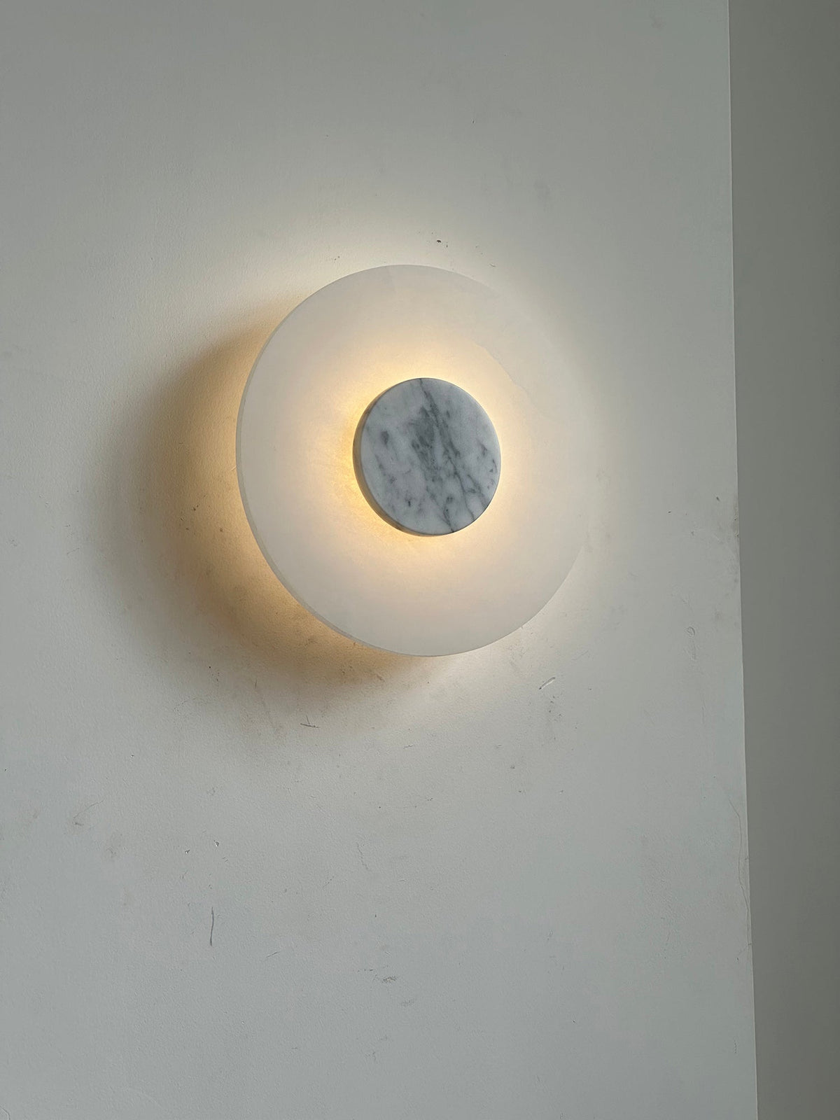 Rauduvyi Modern Minimalist Alabaster Wall Lamp