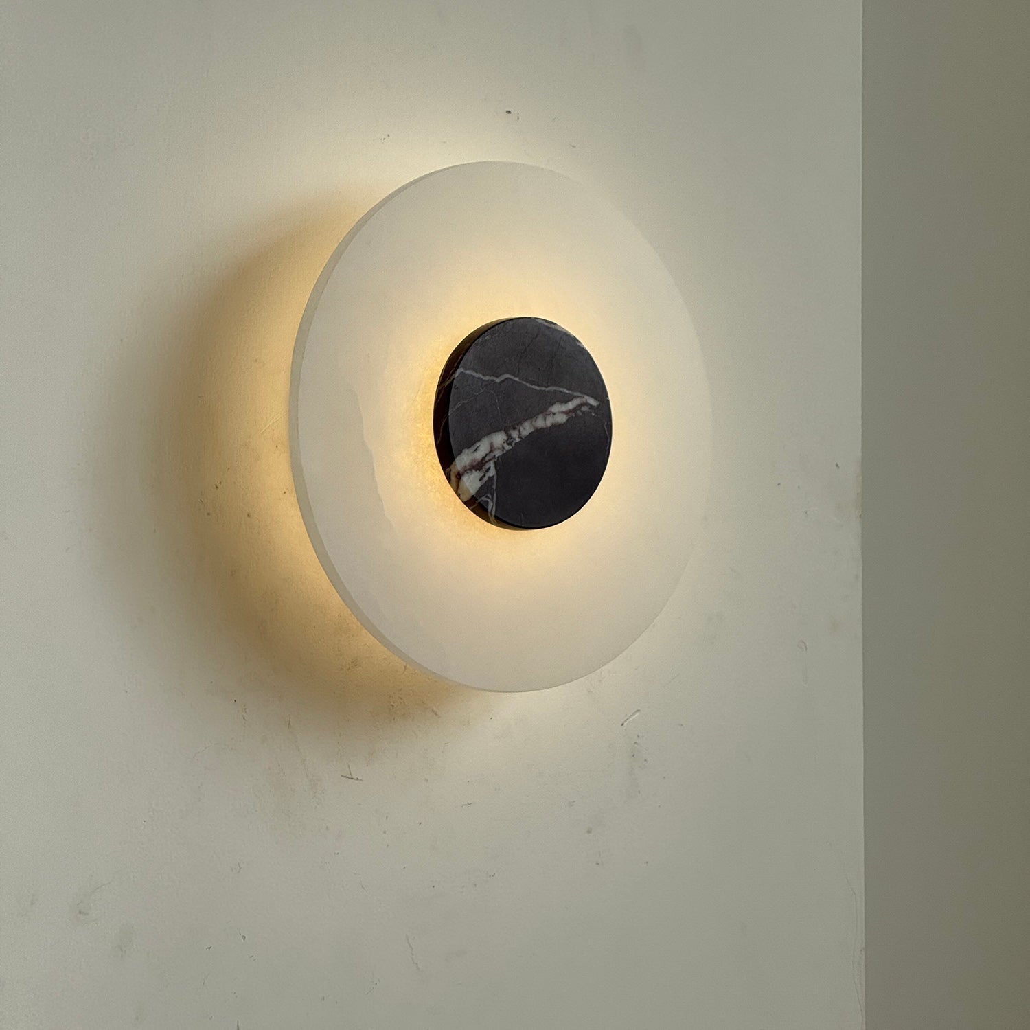 Rauduvyi Modern Minimalist Alabaster Wall Lamp