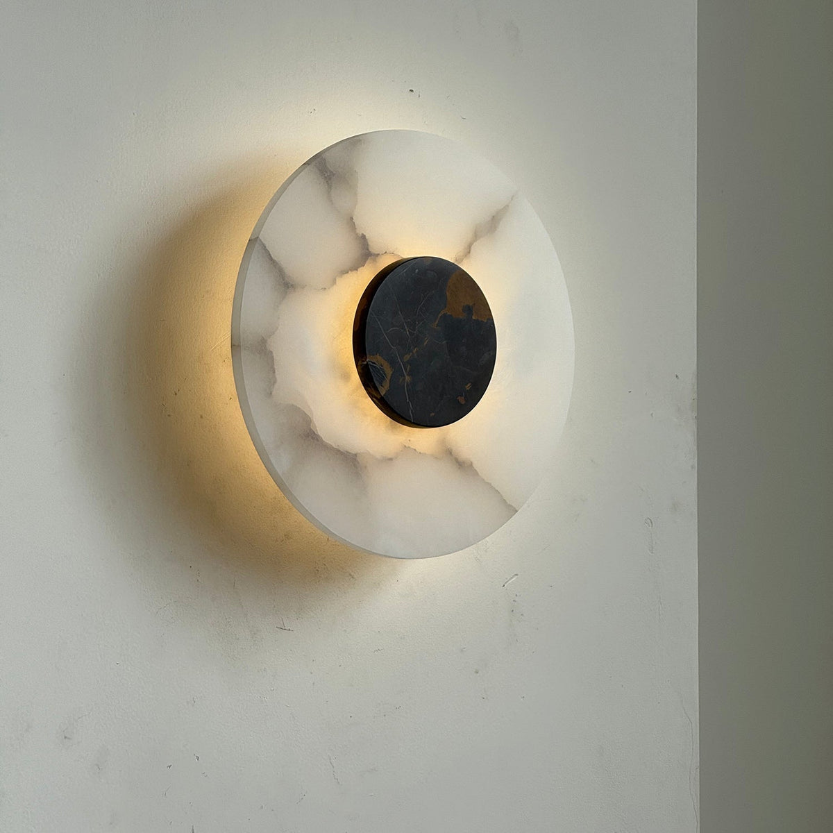 Rauduvyi Modern Minimalist Alabaster Wall Lamp