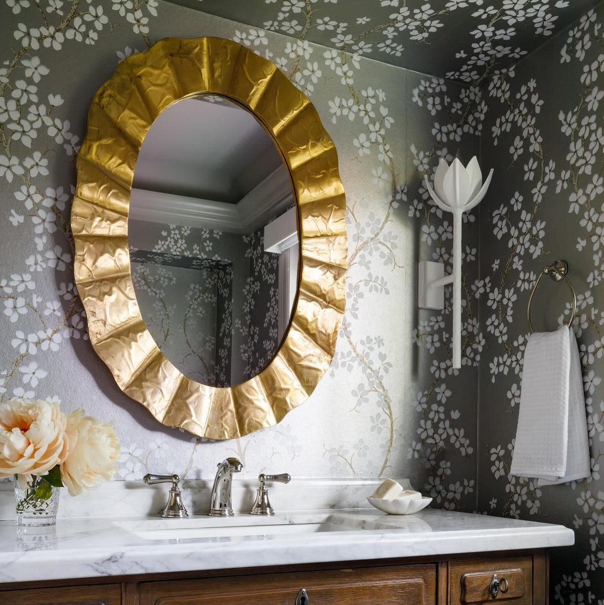Nerissa Wall Lamp Flower
