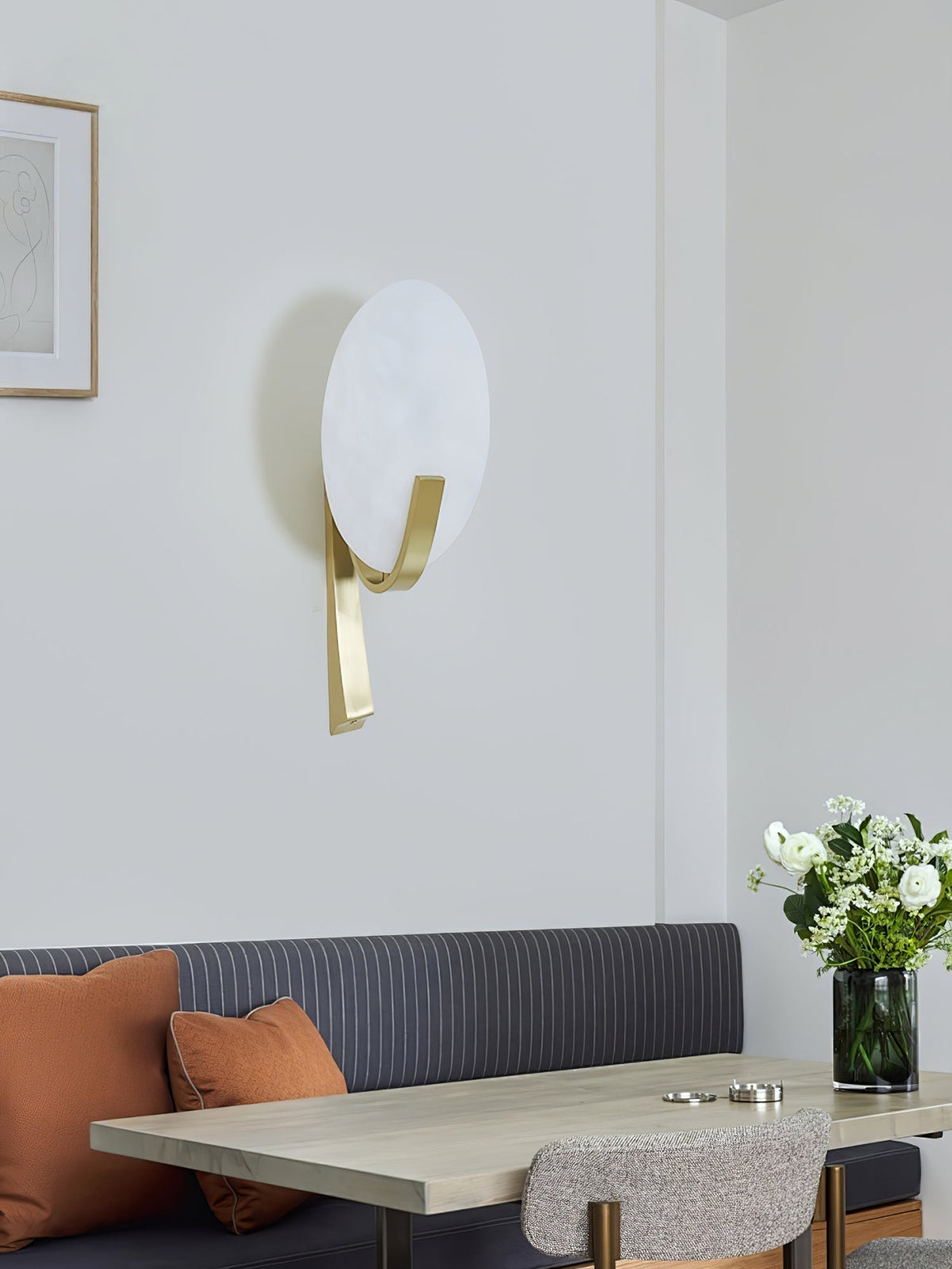 Nivaeria Modern Alabaster Wall Lamp