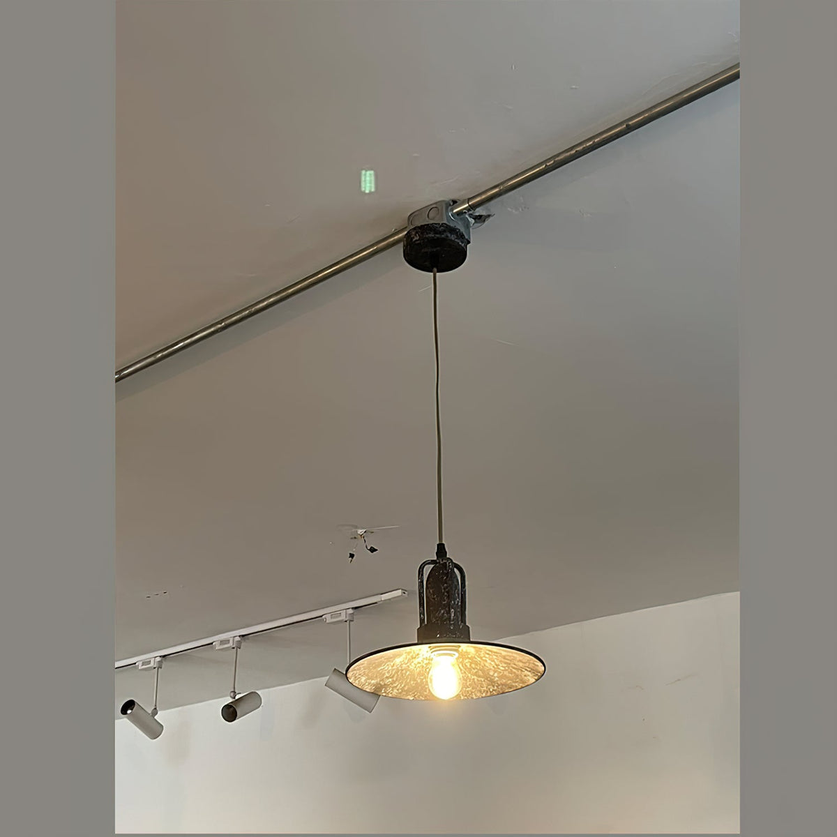 Yrvuvyi Modern Minimalist Industrial Metal Pendant Light