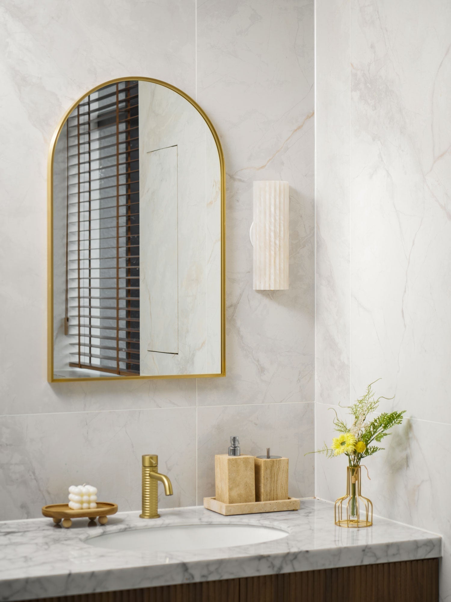 Orcarion Alabaster Wall Lamp - Neutral Decor