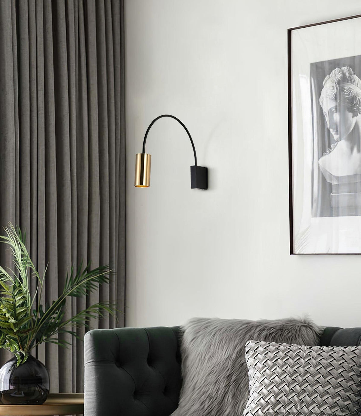 Noviq Contemporary Wall Lamp