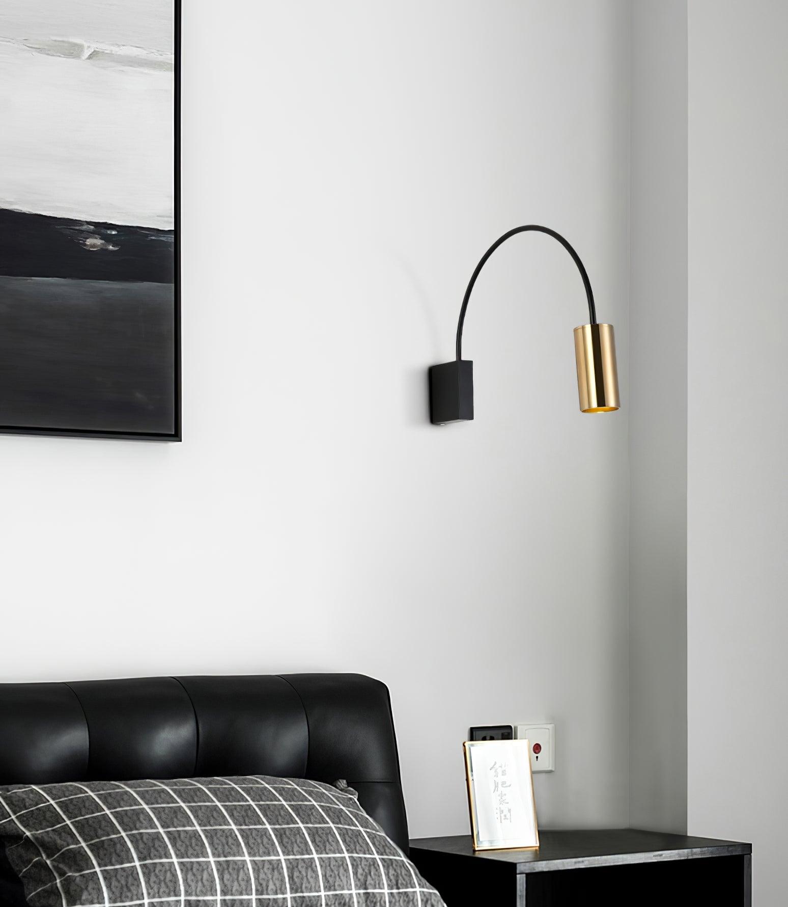 Noviq Contemporary Wall Lamp