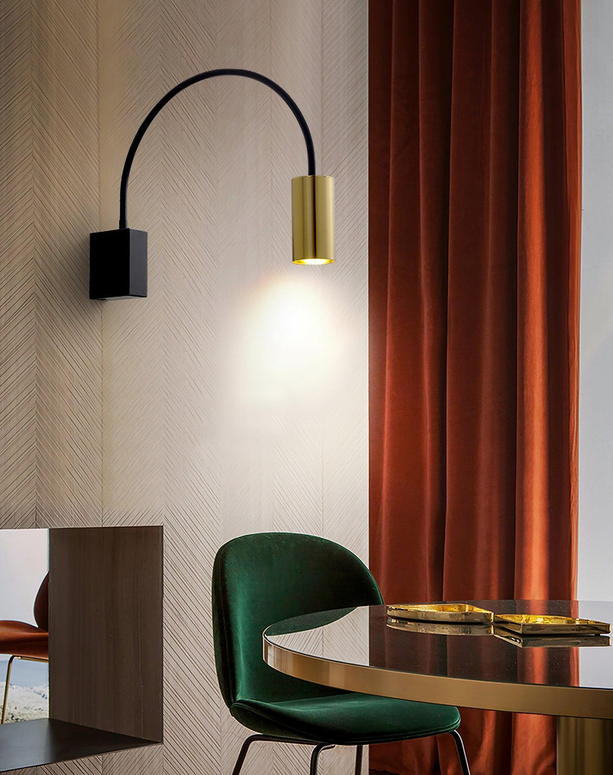Noviq Contemporary Wall Lamp
