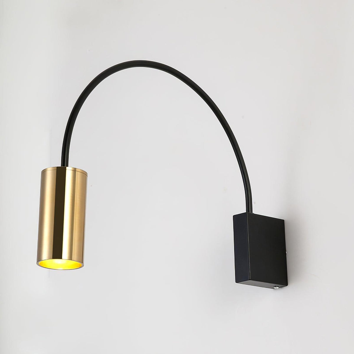 Noviq Contemporary Wall Lamp