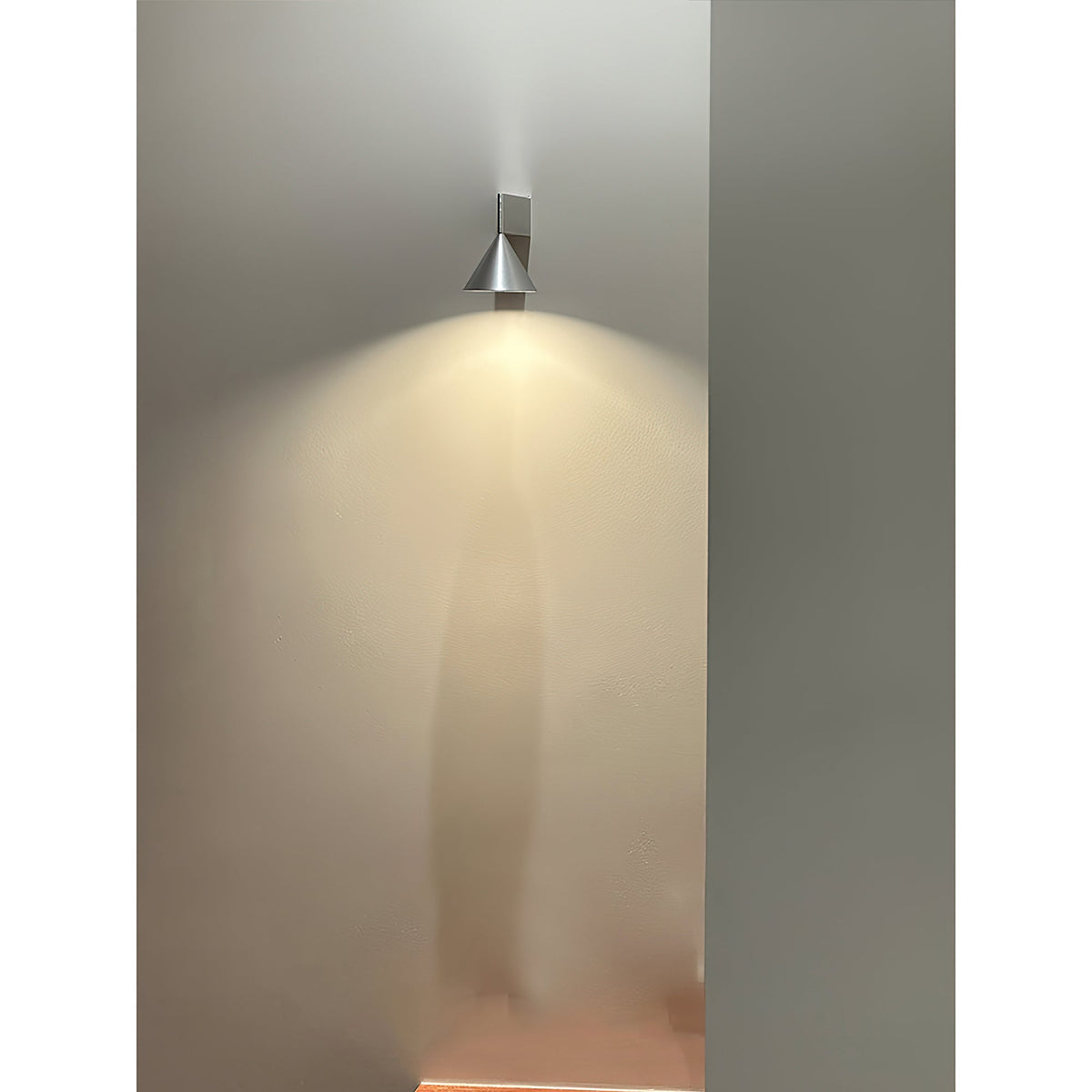Rivarise Veyr Wall Lamp