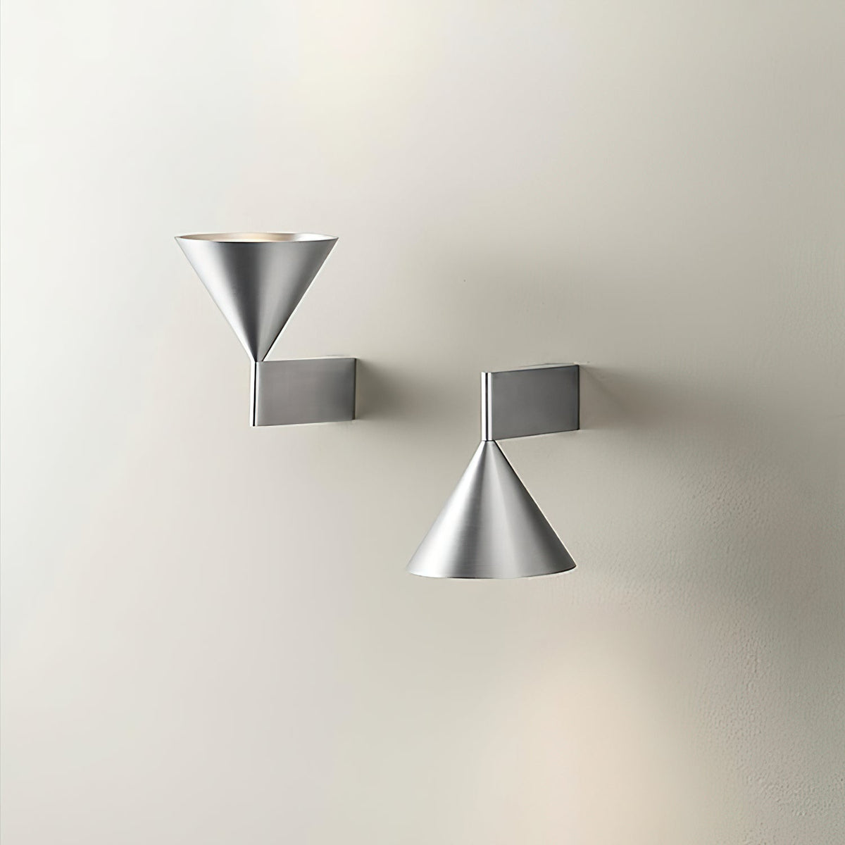 Rivarise Veyr Wall Lamp