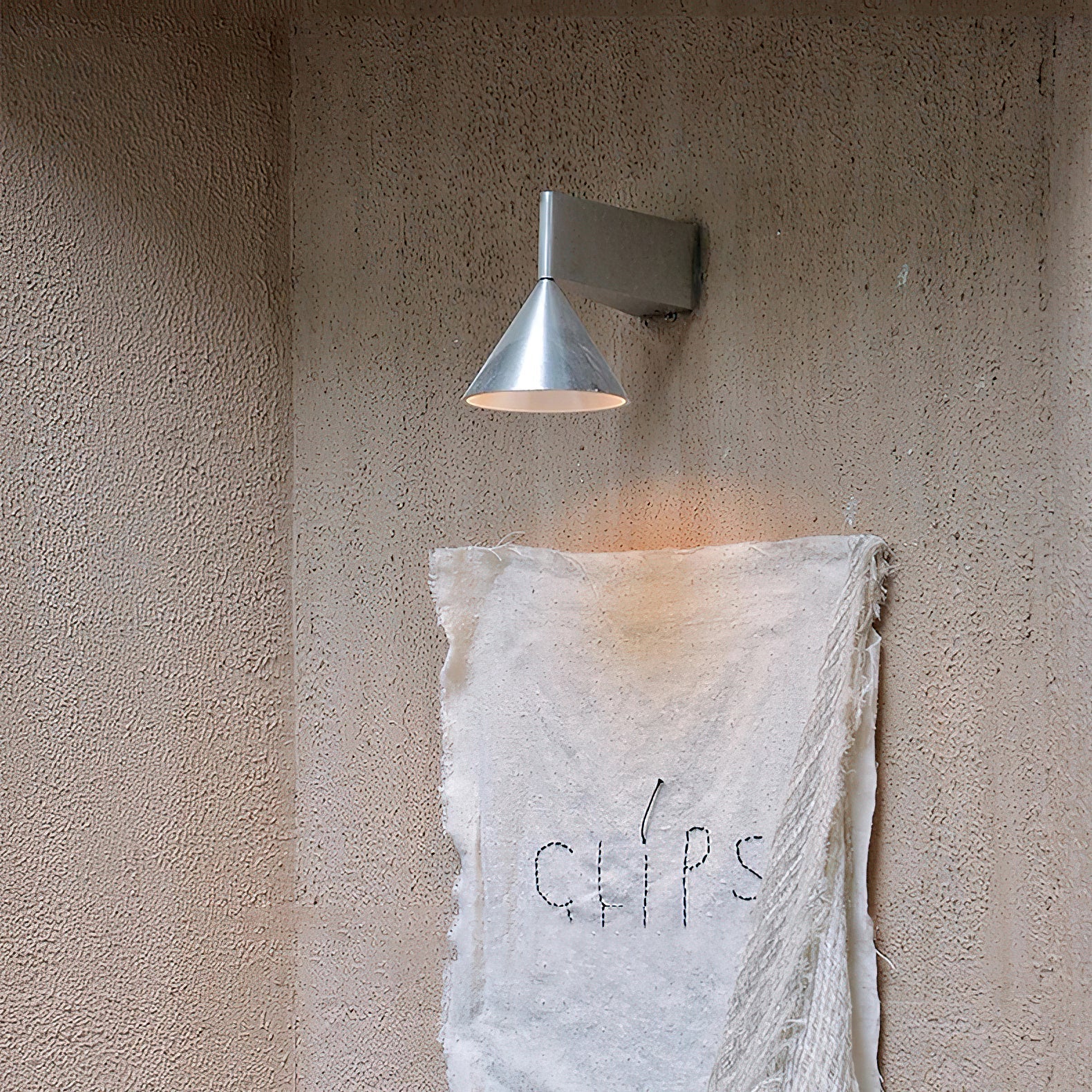 Rivarise Veyr Wall Lamp