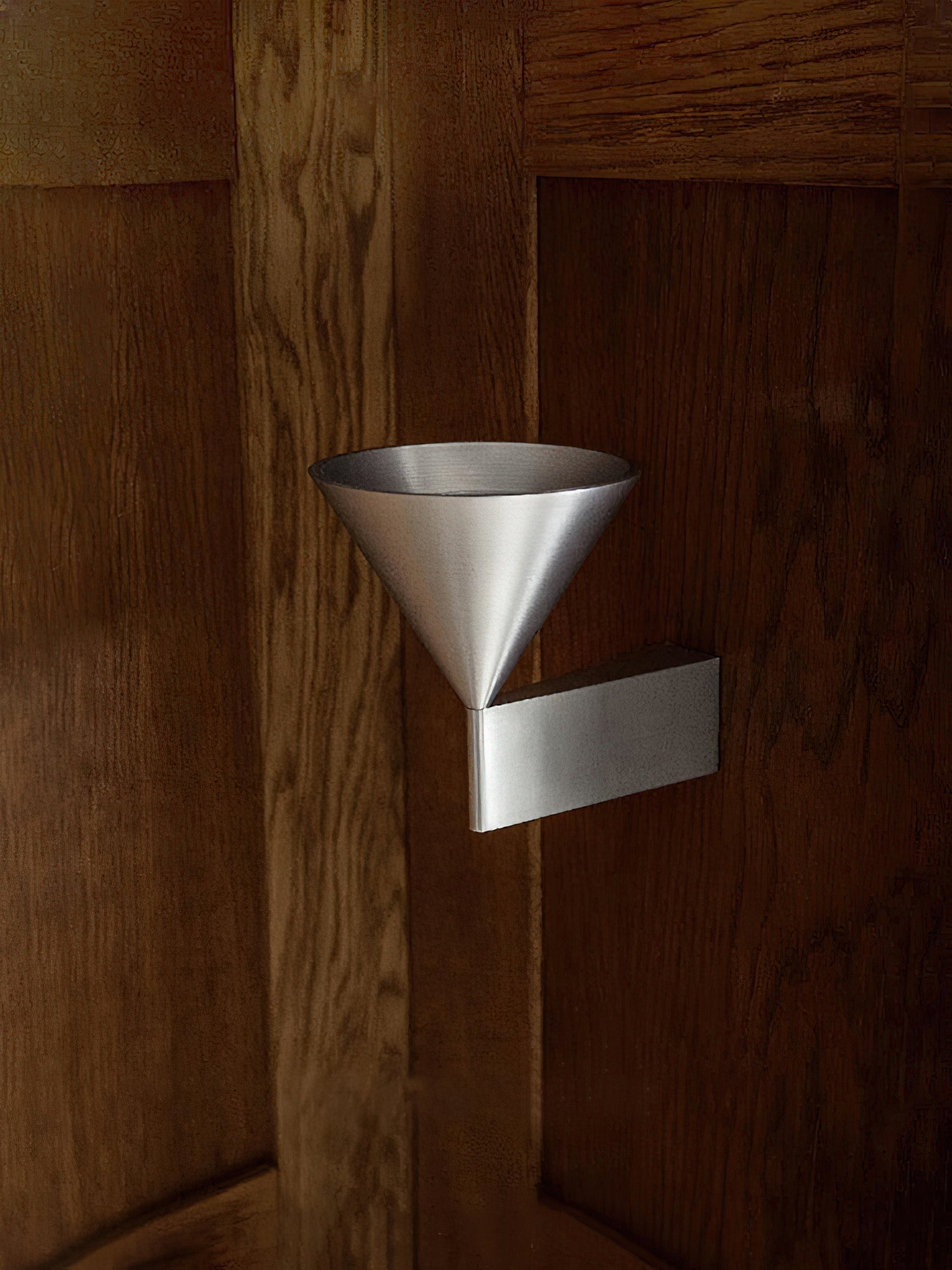 Rivarise Veyr Wall Lamp