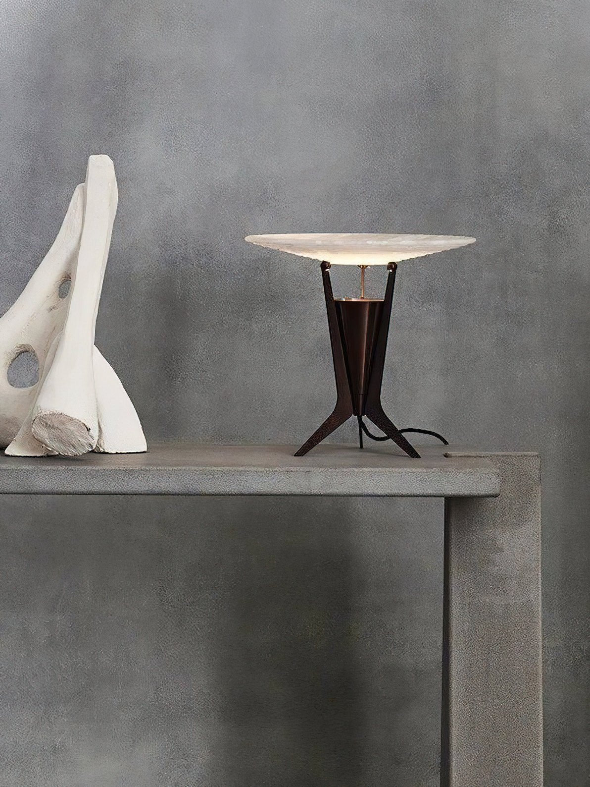 Eurtalus Alabaster Top Table Lamp