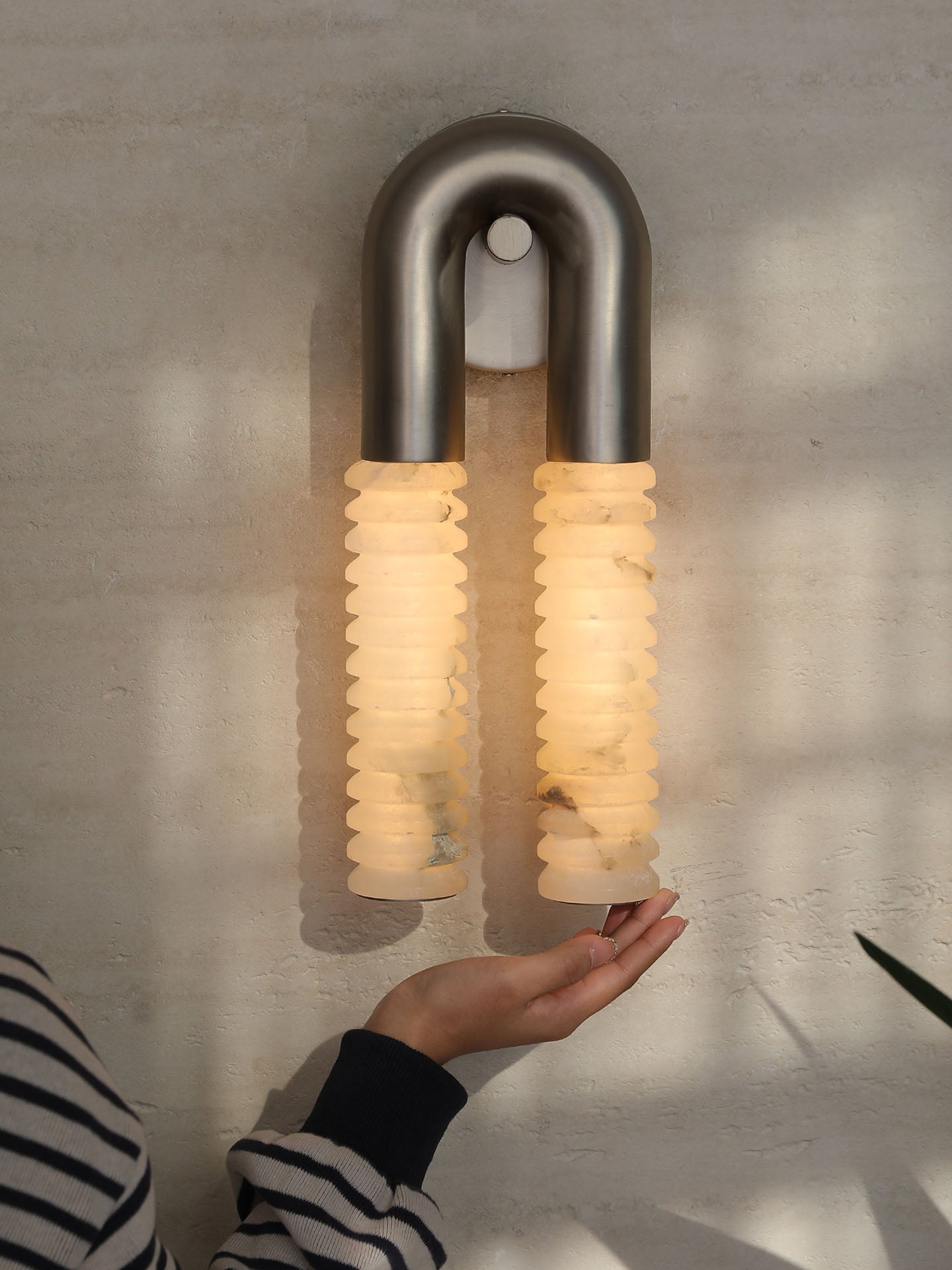 Talbe Alabaster Arc Ridge Modern Wall Lamp