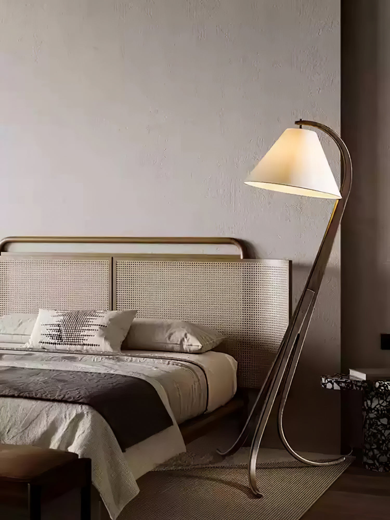 Udorila Curved Wood Floor Lamp
