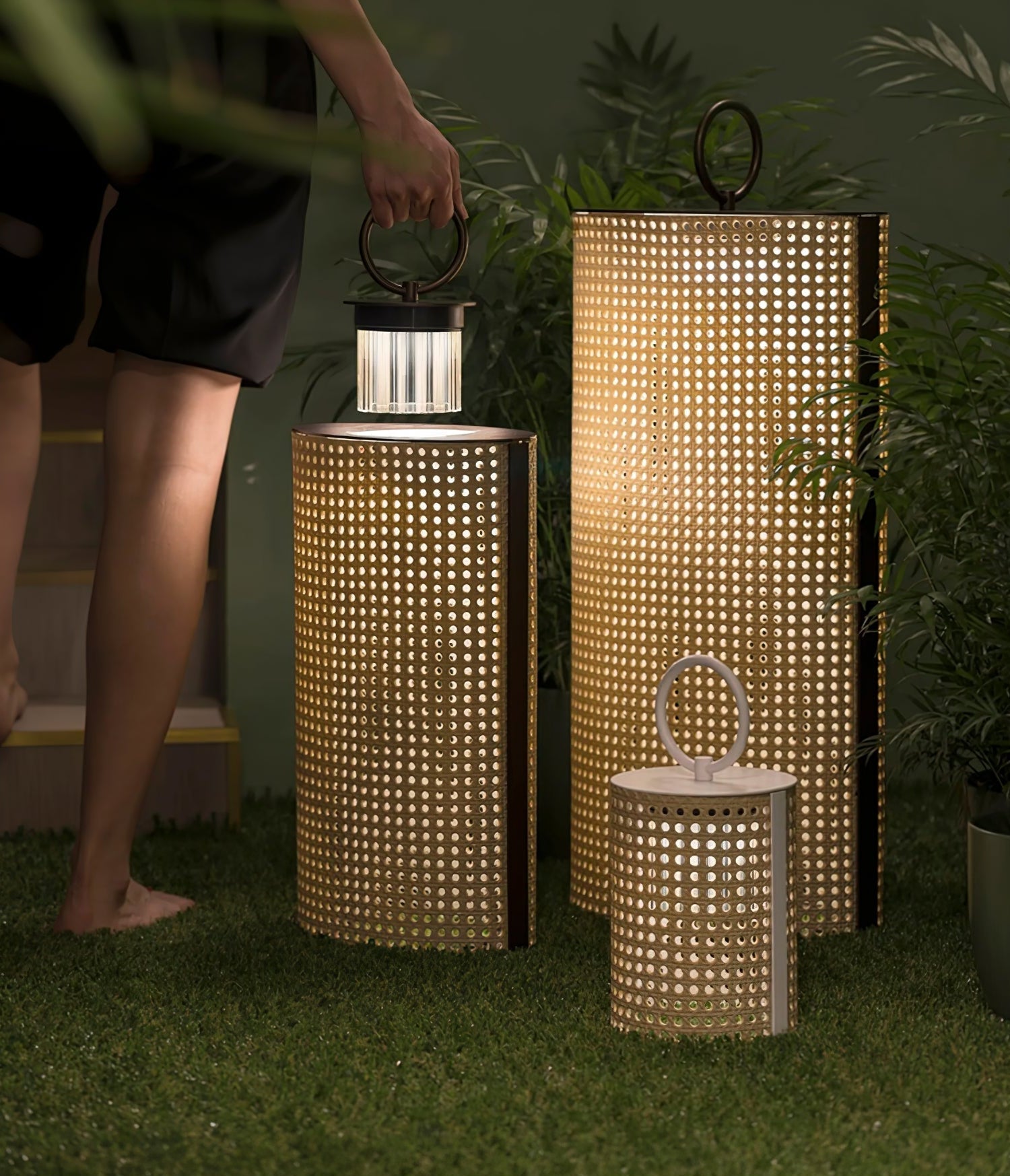 Zebr Solar Outdoor Lantern Lamp