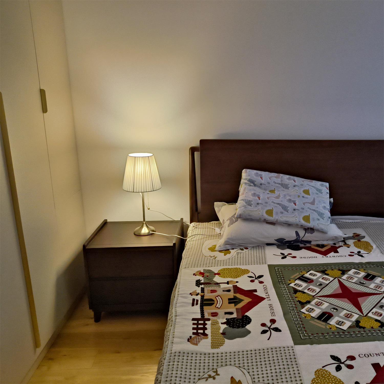 Simplicity Pleated Fabric Table Lamp