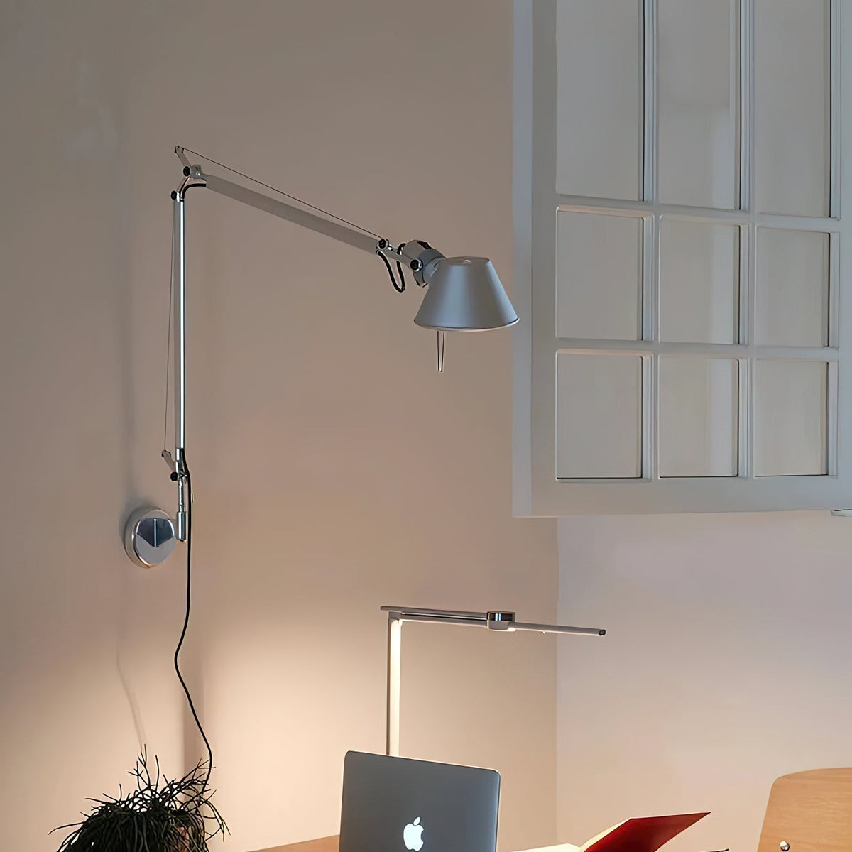 Elaoine Arm Wall Lamp