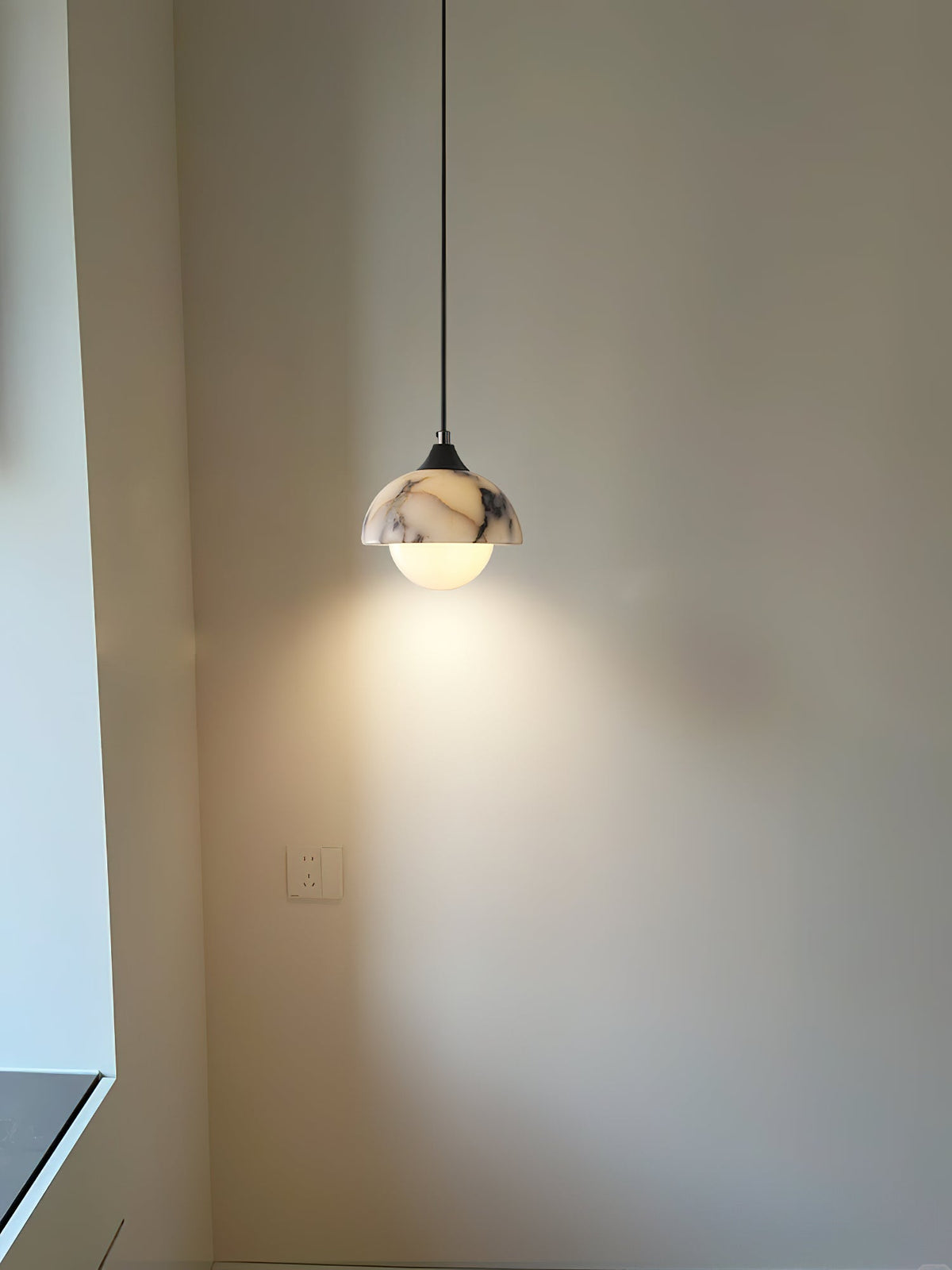 Tavon Modern Minimalist Marble Pendant Lamp