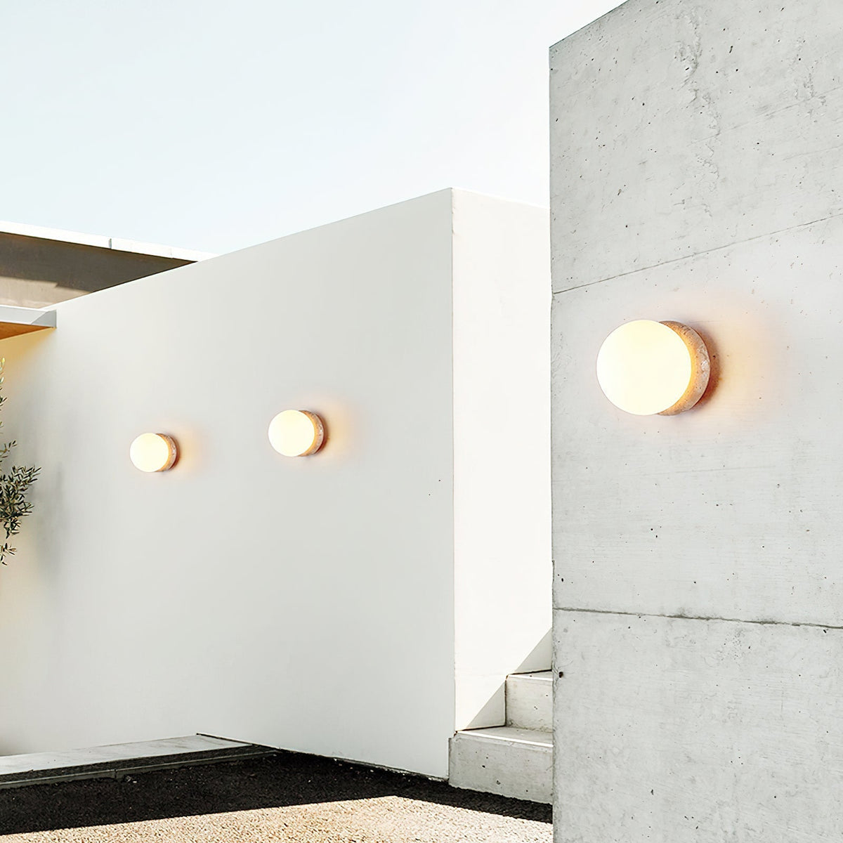 Taverelia Round-Plate Travertine Wall Light