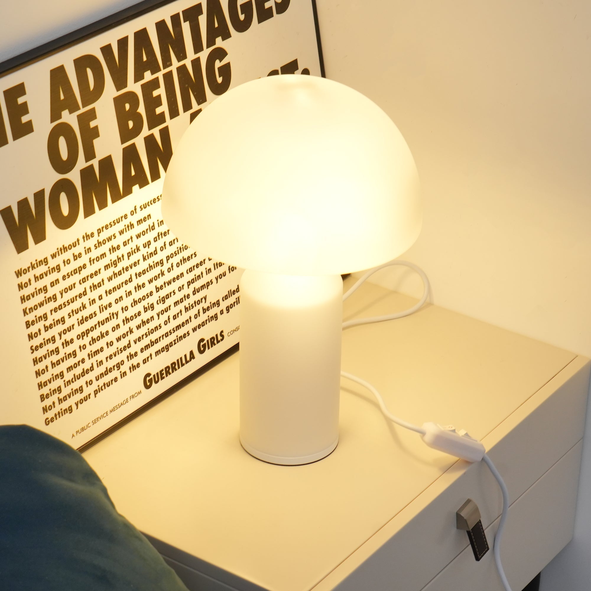Hesrin Glass Artistic Table Lamp