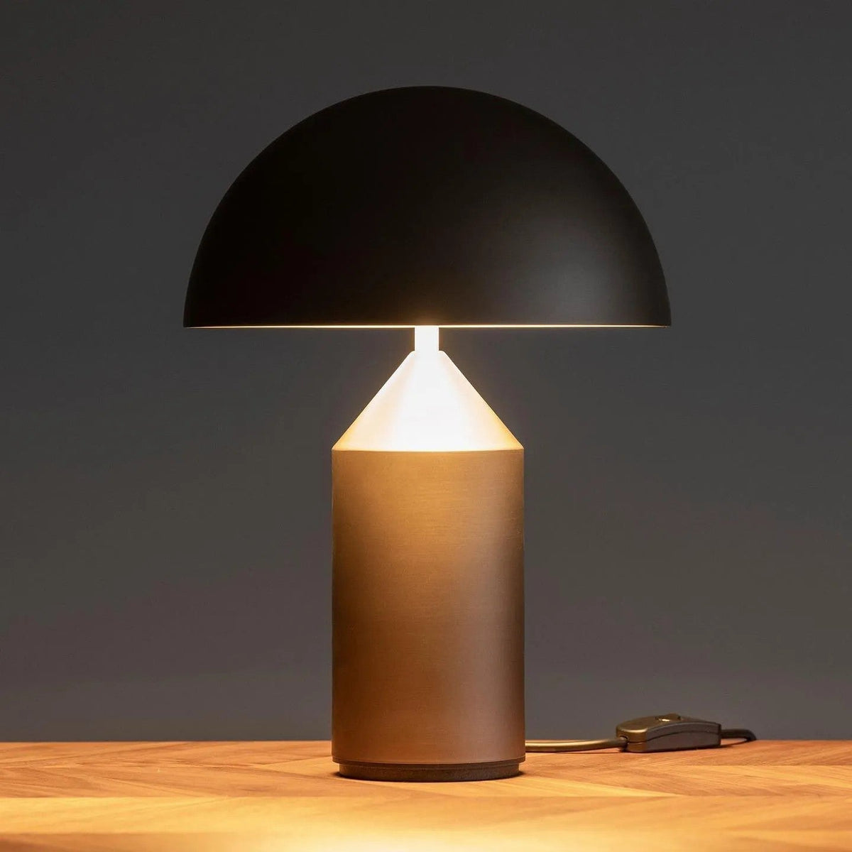 Selisina Industrial Minimalist Table Lamp