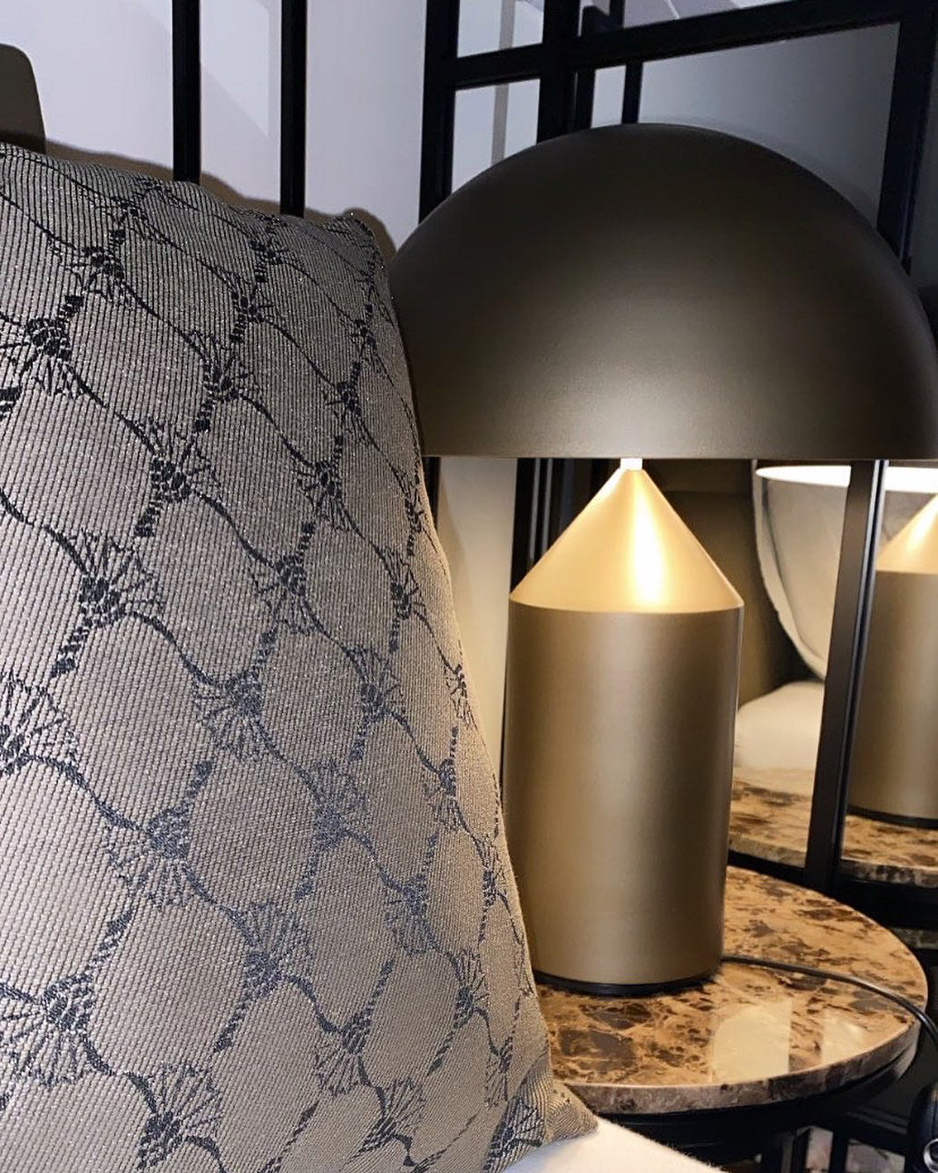 Selisina Industrial Minimalist Table Lamp