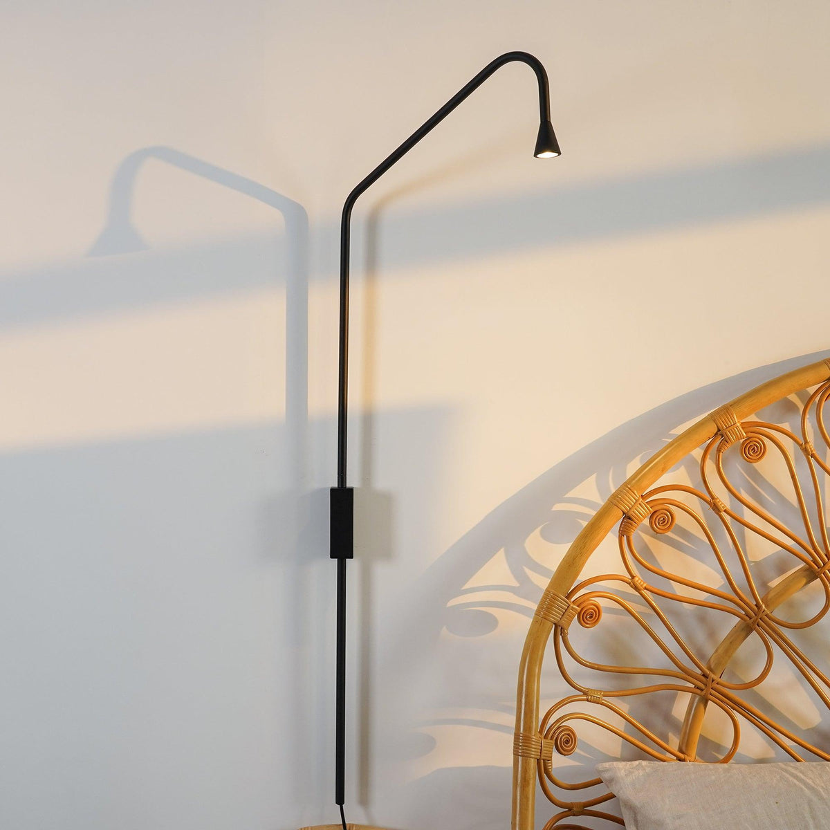Vesolel Modern Minimalist Wall Lamp