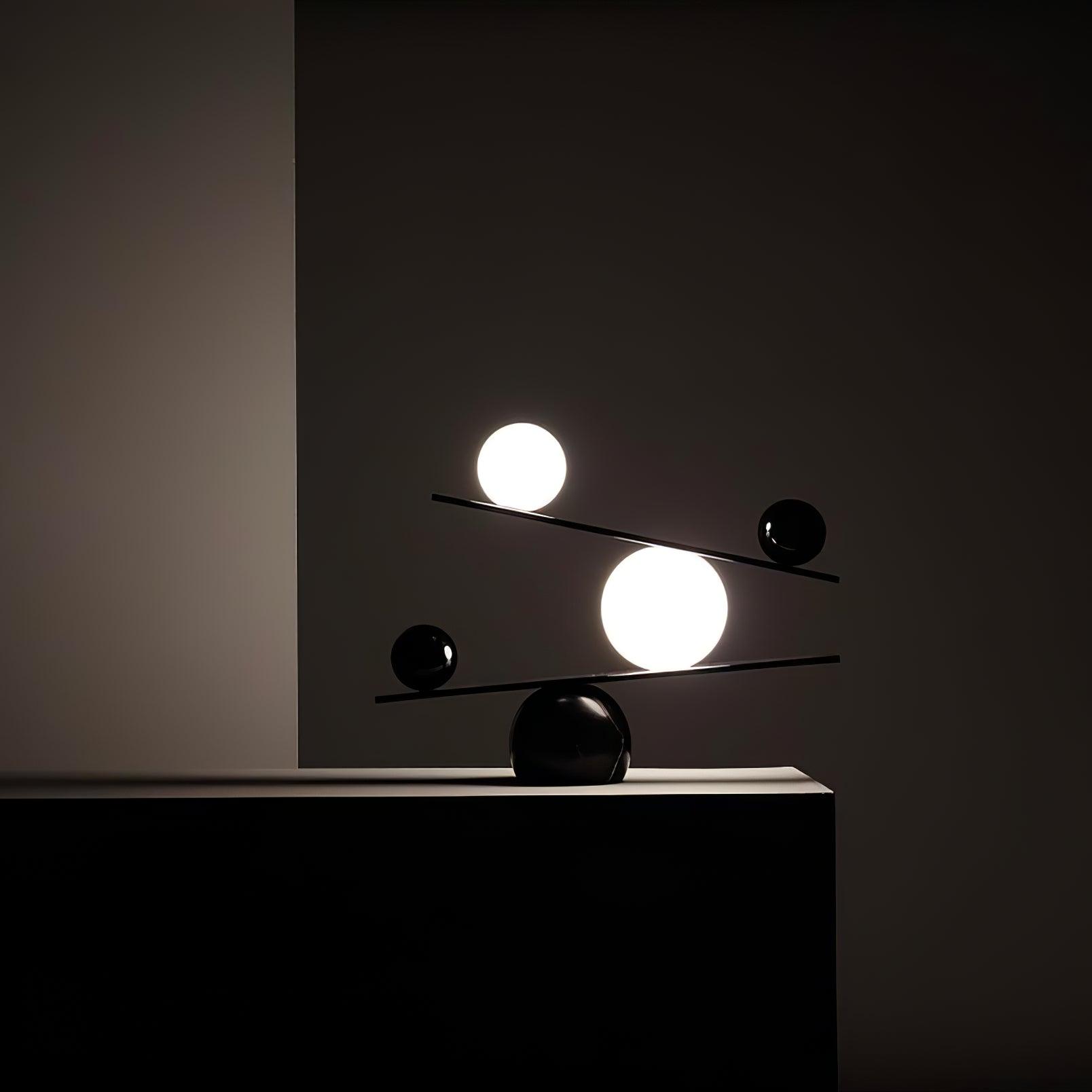 Usilus Table Lamp