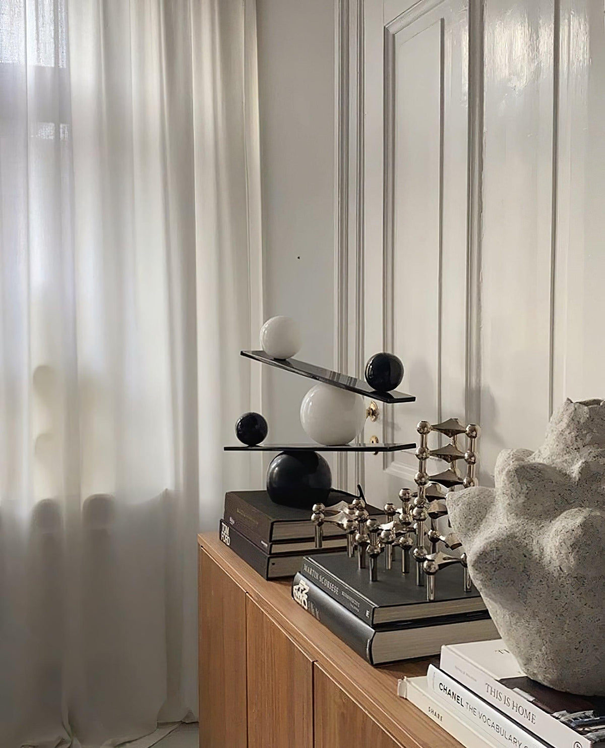 Usilus Table Lamp