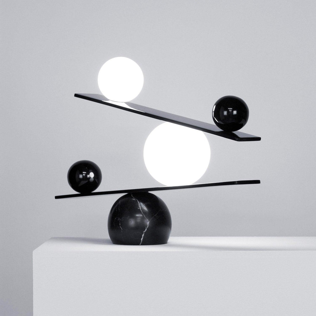 Usilus Table Lamp