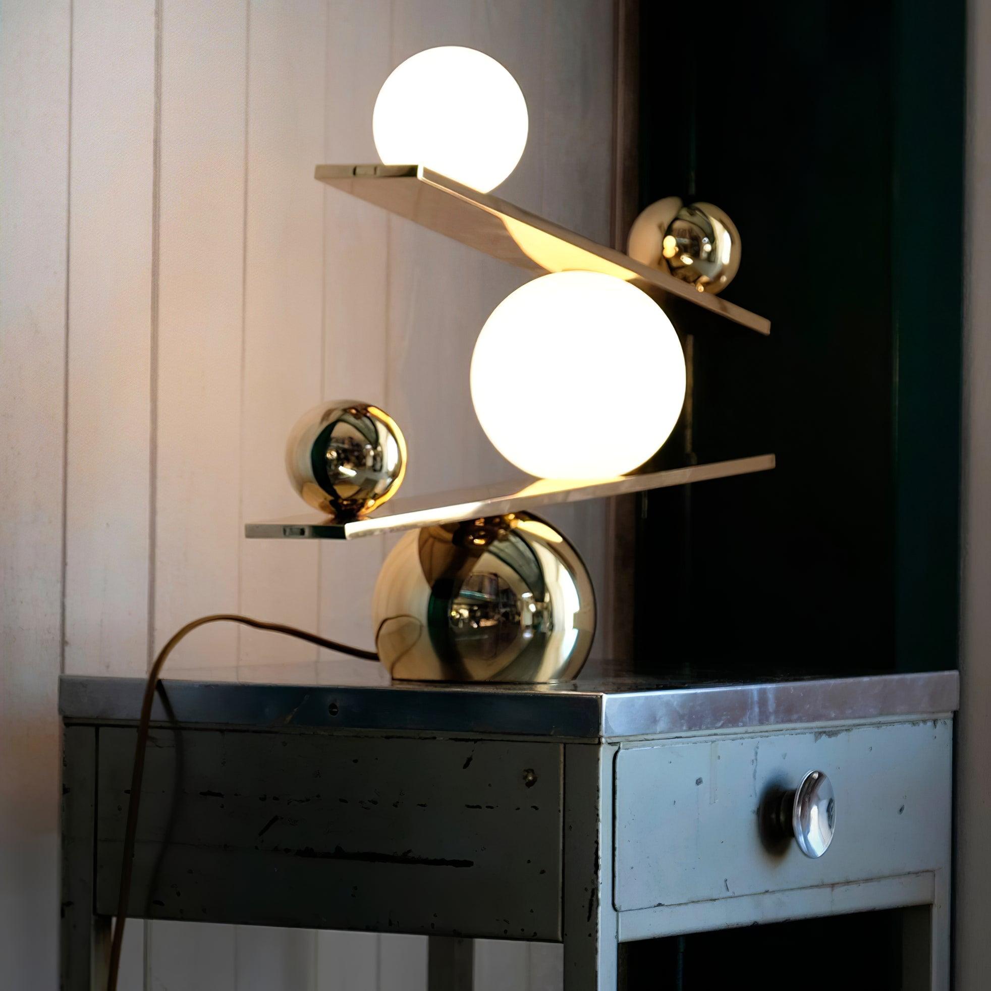 Usilus Table Lamp
