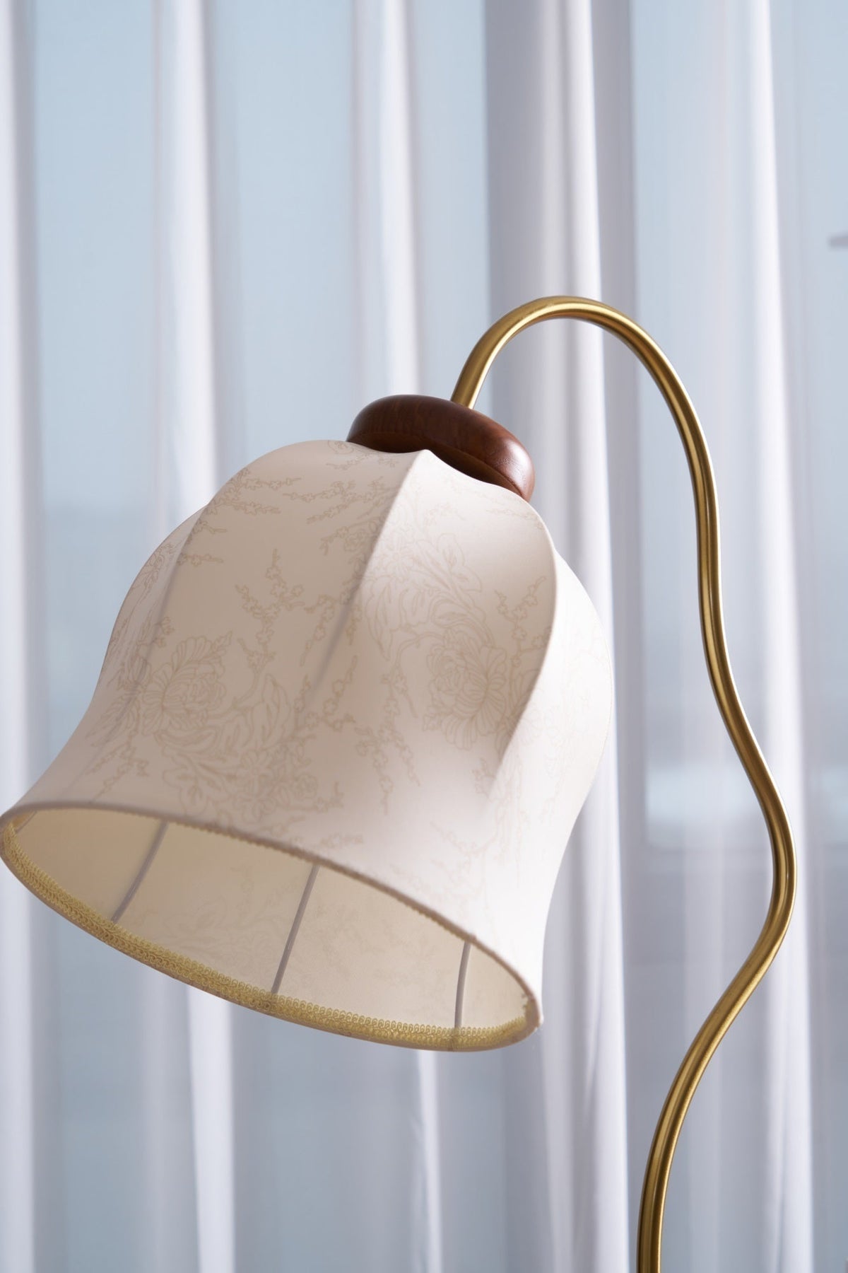 Elveielle Classic Wood Floor Lamp