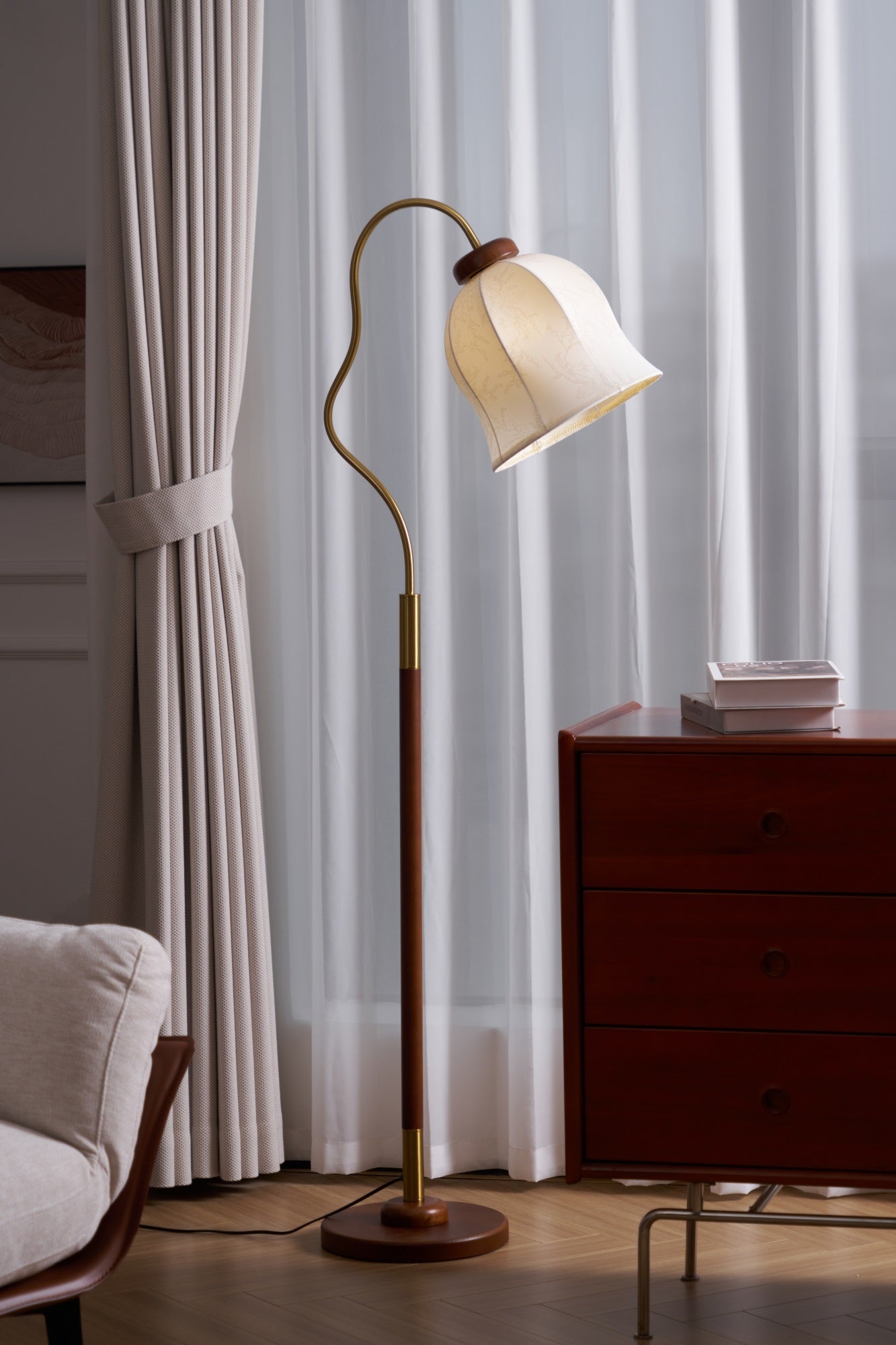 Elveielle Classic Wood Floor Lamp